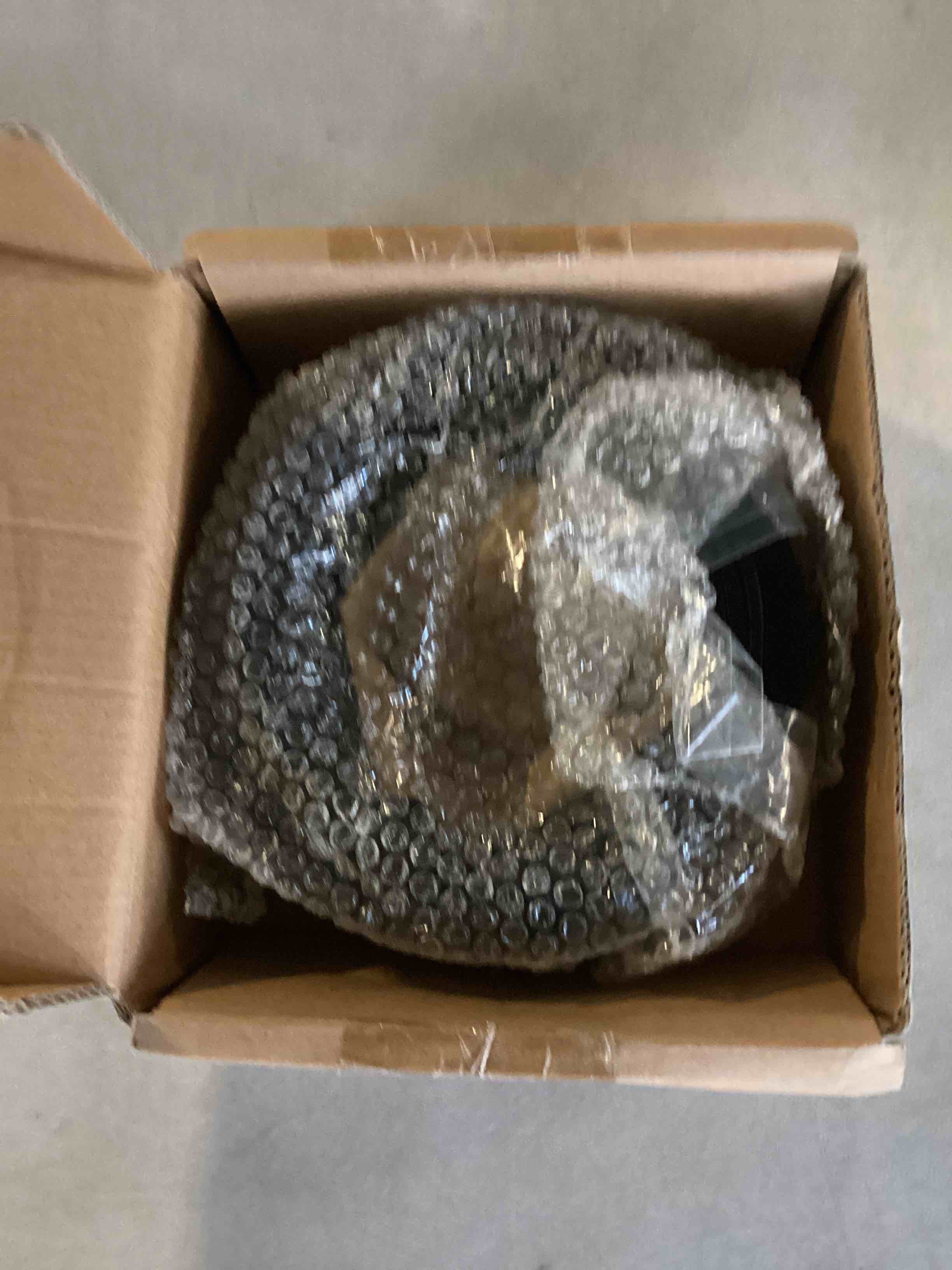 https://s3.amazonaws.com/lotting-images-prod/bidfta/BLU5357458_1701354259157.jpeg