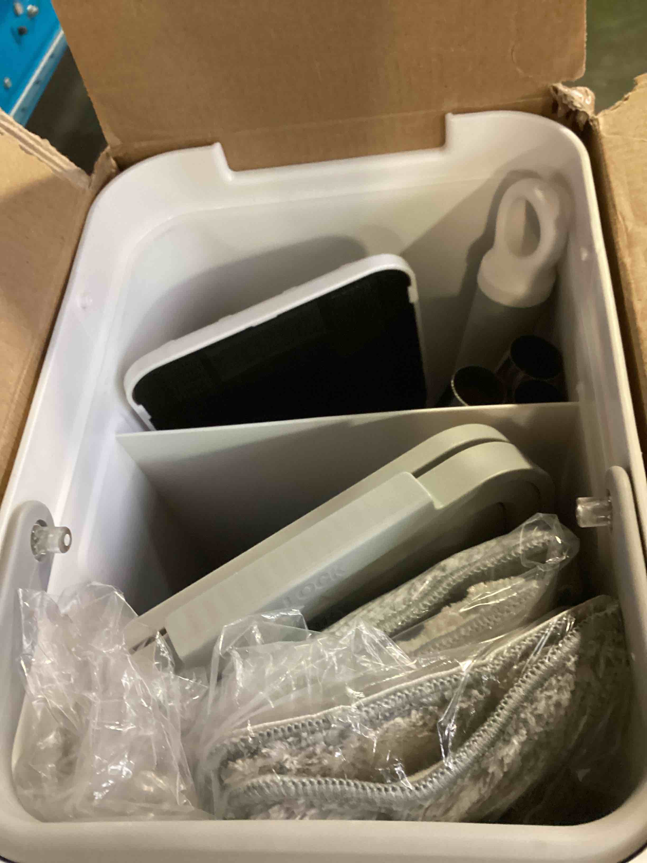 https://s3.amazonaws.com/lotting-images-prod/bidfta/BLU5357794_1701461042919.jpeg