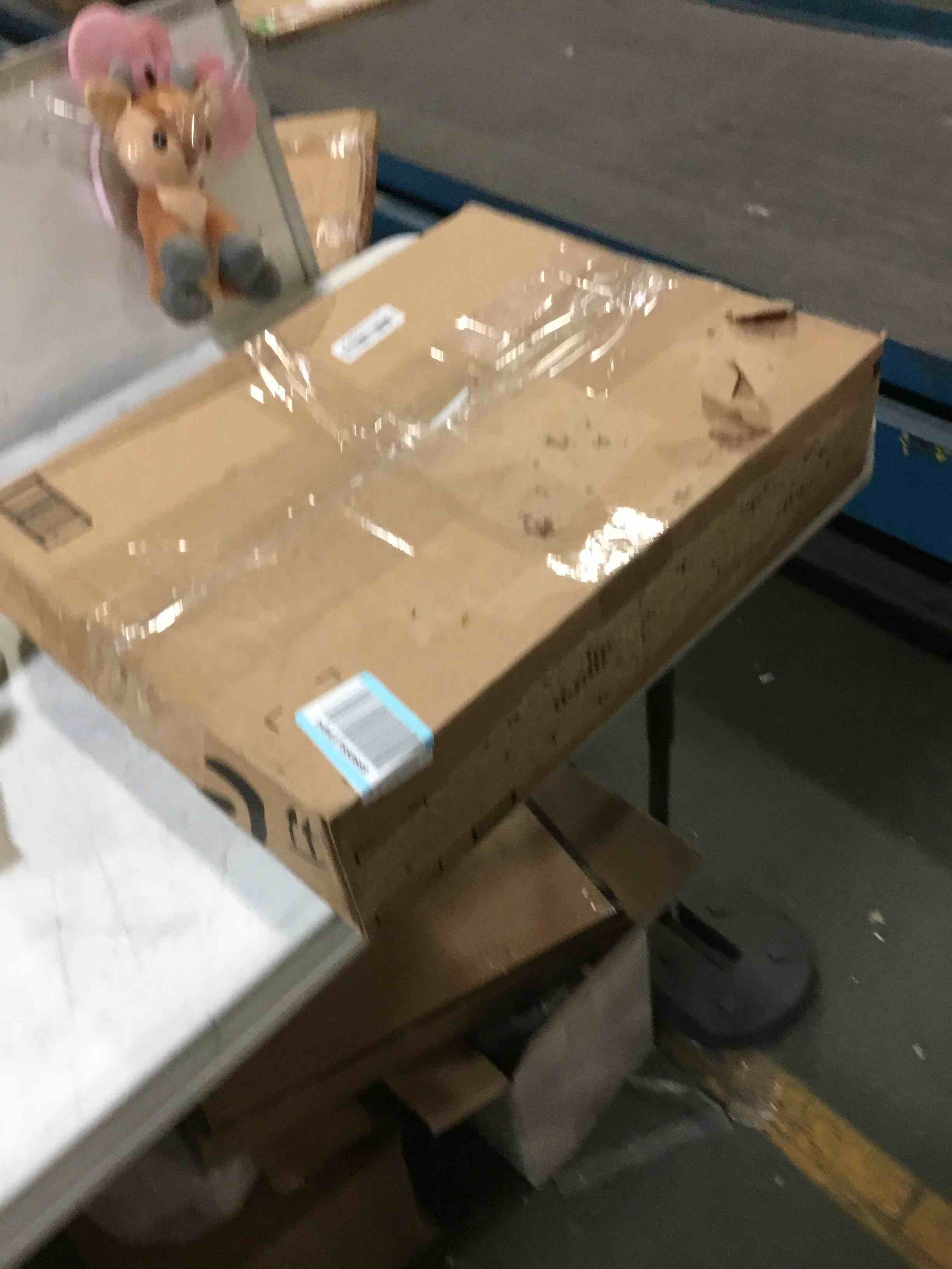 https://s3.amazonaws.com/lotting-images-prod/bidfta/BLU5358630_1701790574368.jpeg