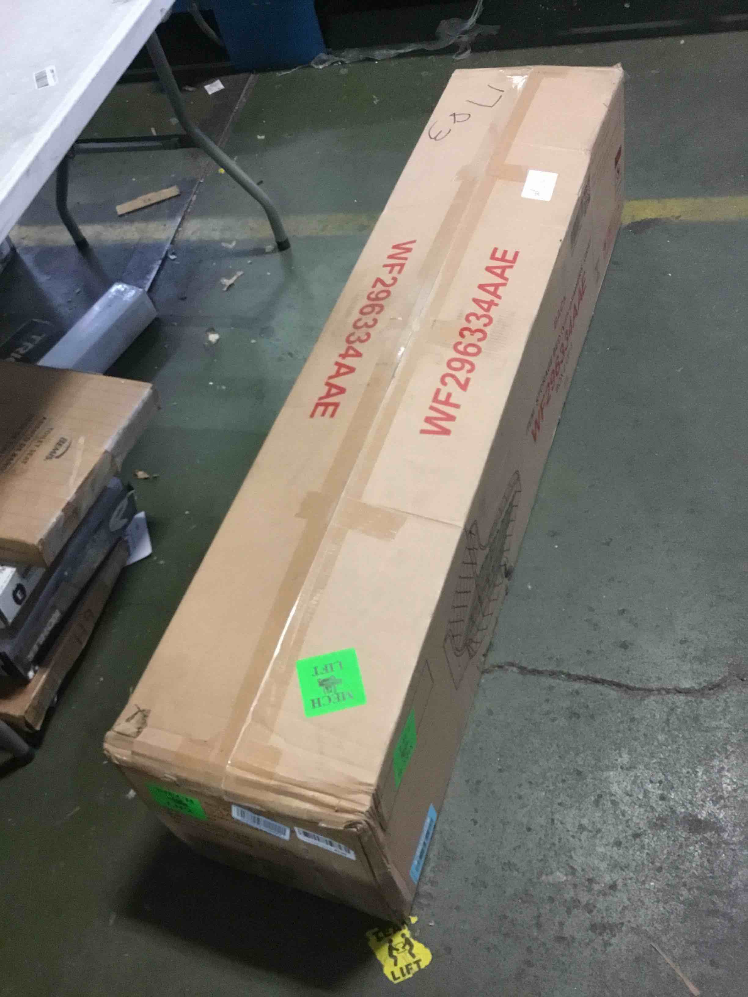 https://s3.amazonaws.com/lotting-images-prod/bidfta/BLU5359151_1701983161113.jpeg