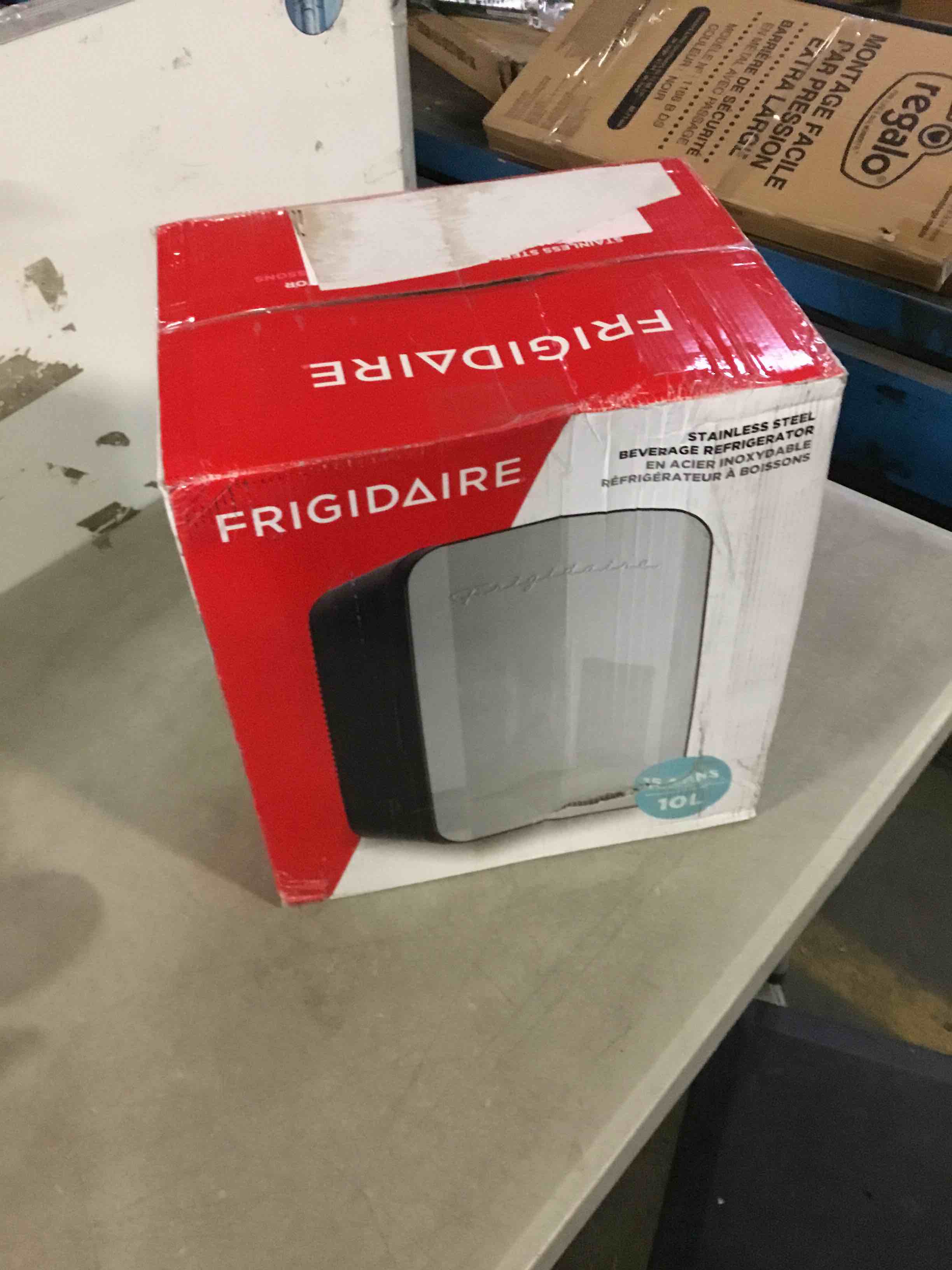 https://s3.amazonaws.com/lotting-images-prod/bidfta/BLU5359389_1702304114049.jpeg