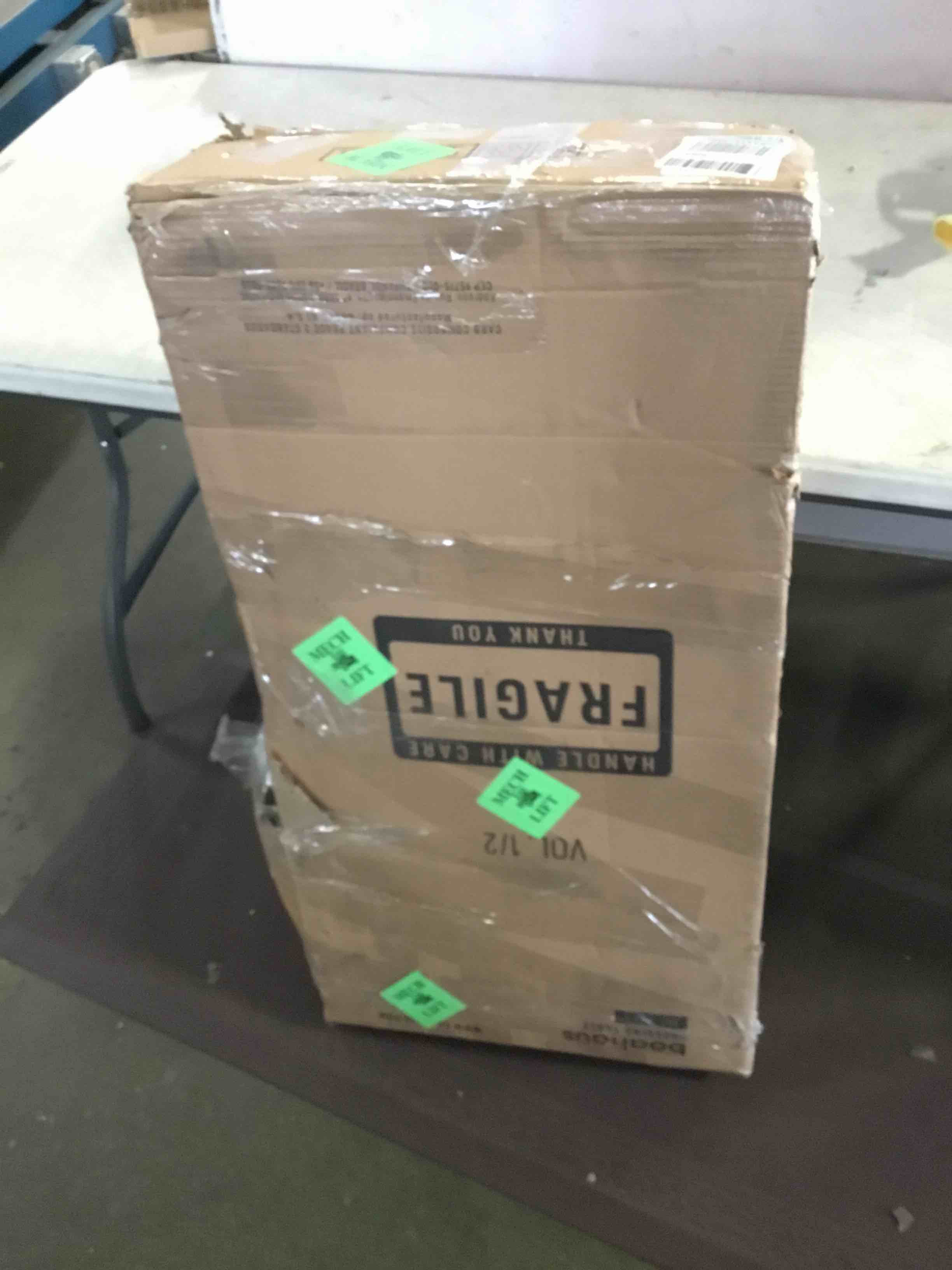 https://s3.amazonaws.com/lotting-images-prod/bidfta/BLU5359562_1702389437964.jpeg