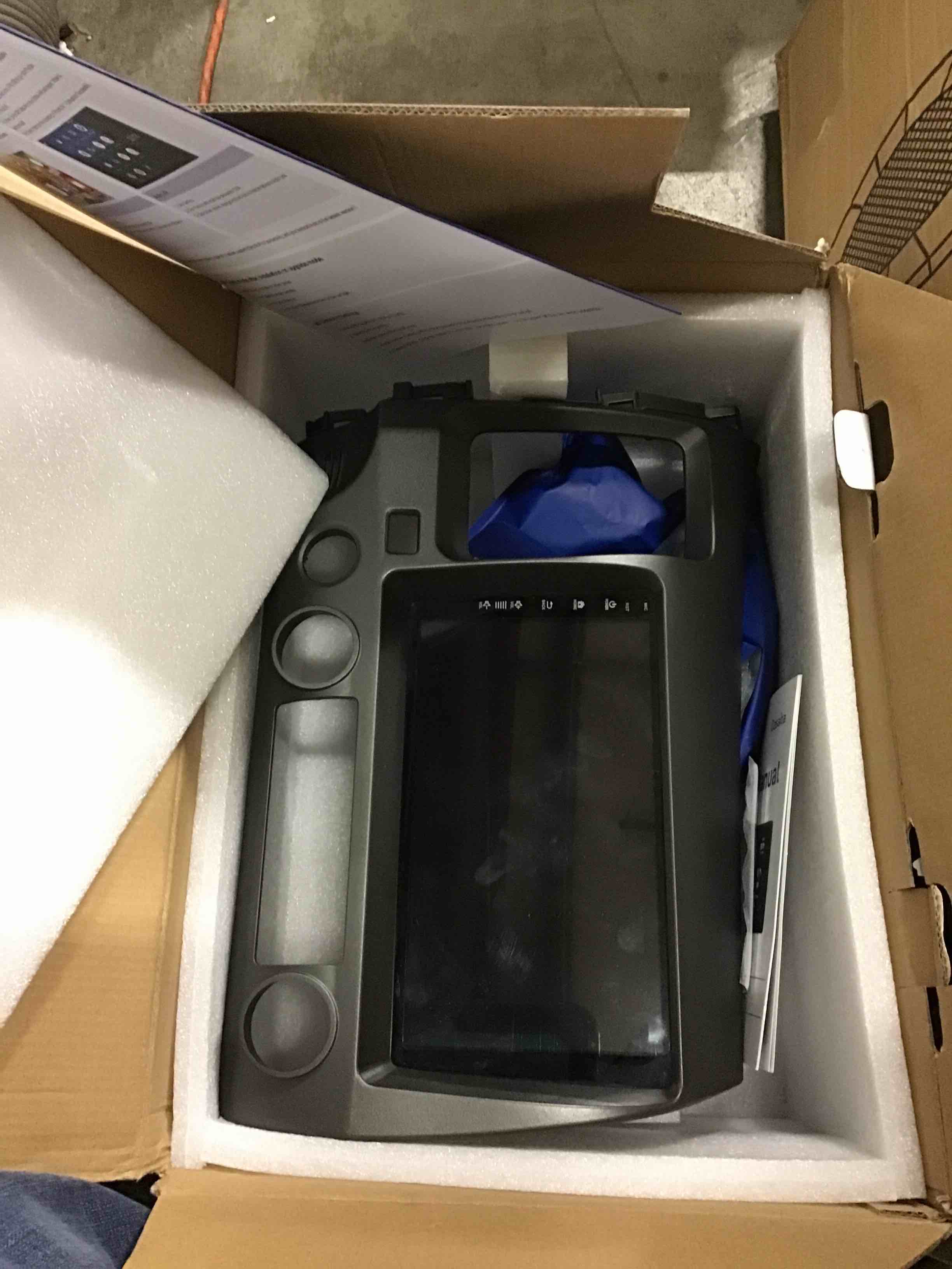 https://s3.amazonaws.com/lotting-images-prod/bidfta/BLU5362048_1695833848348.jpeg