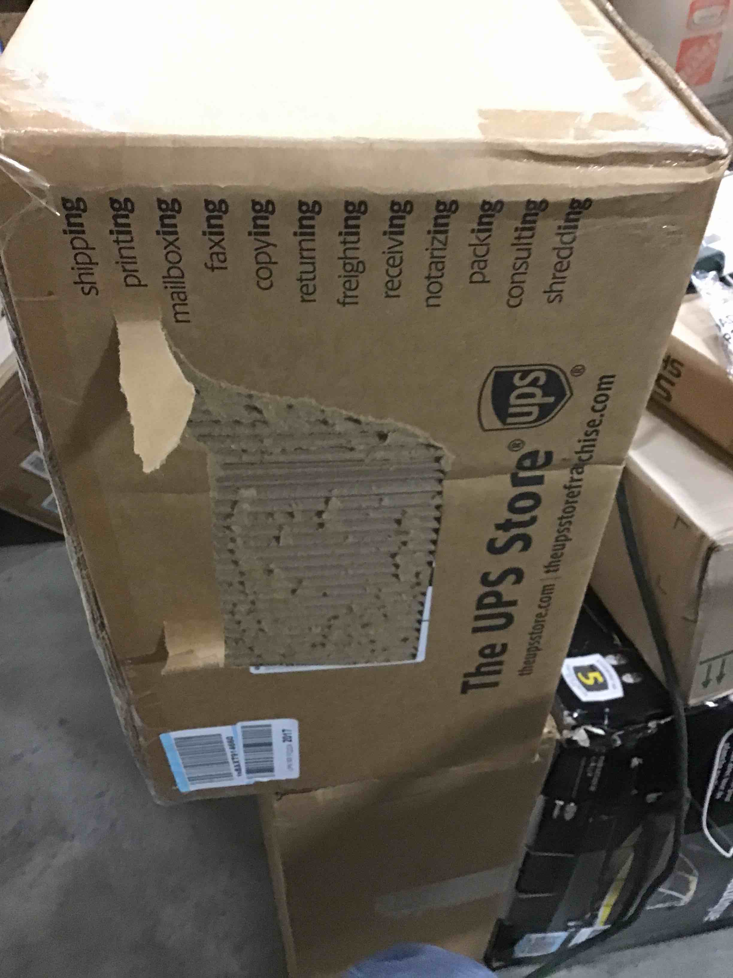 https://s3.amazonaws.com/lotting-images-prod/bidfta/BLU5362052_1695834770419.jpeg