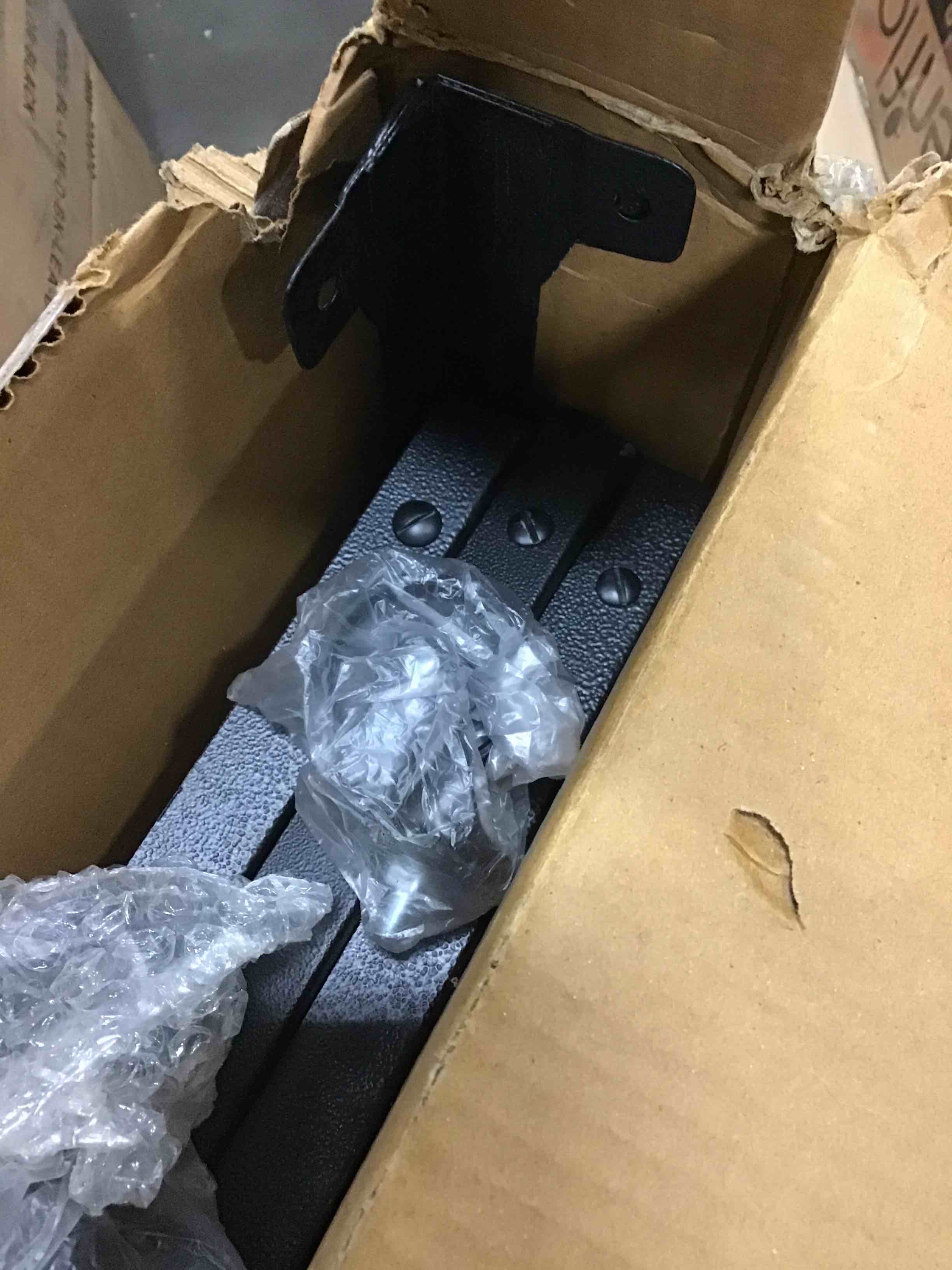https://s3.amazonaws.com/lotting-images-prod/bidfta/BLU5369983_1702396737525.jpeg