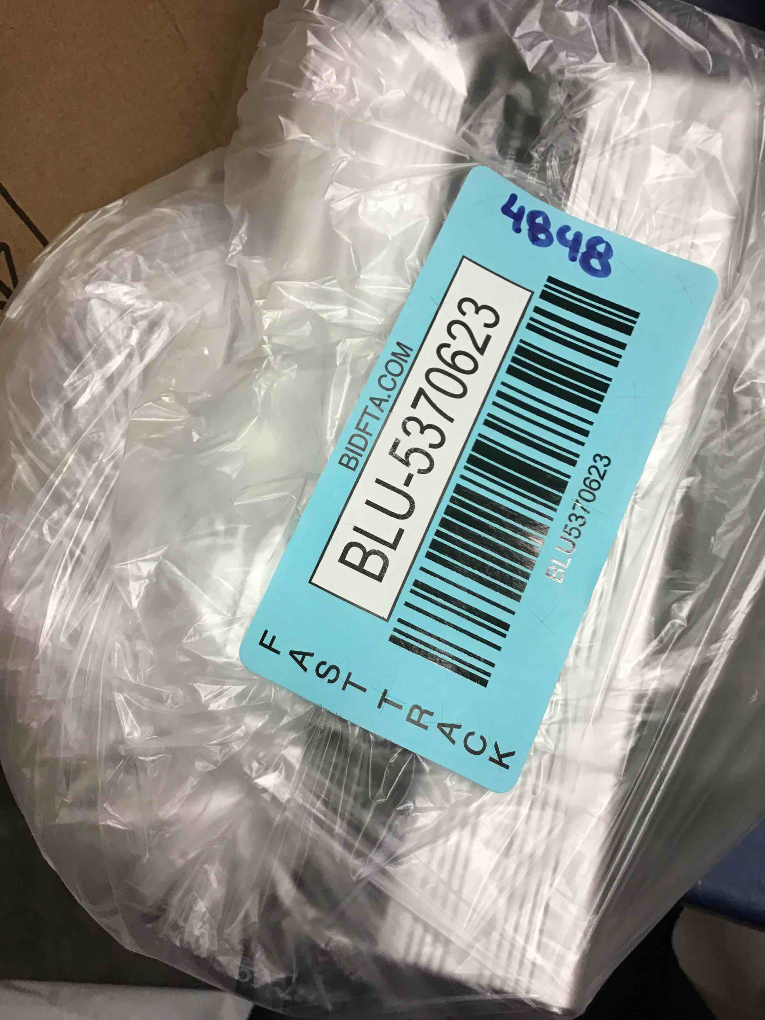 https://s3.amazonaws.com/lotting-images-prod/bidfta/BLU5370623_1694631857332.jpeg