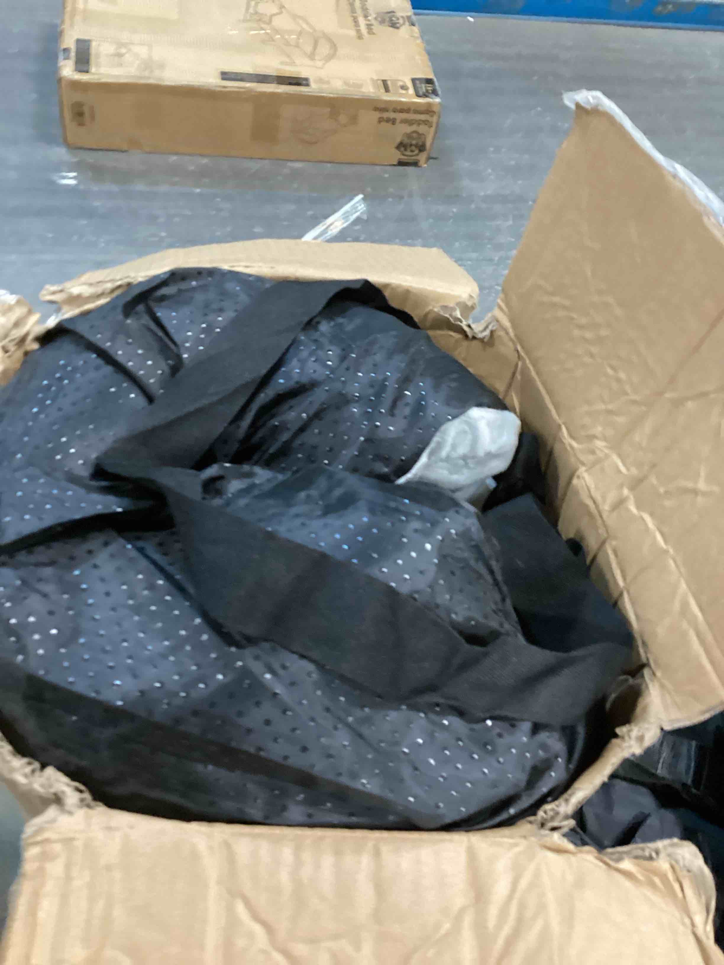 https://s3.amazonaws.com/lotting-images-prod/bidfta/BLU5372599_1703277140349.jpeg