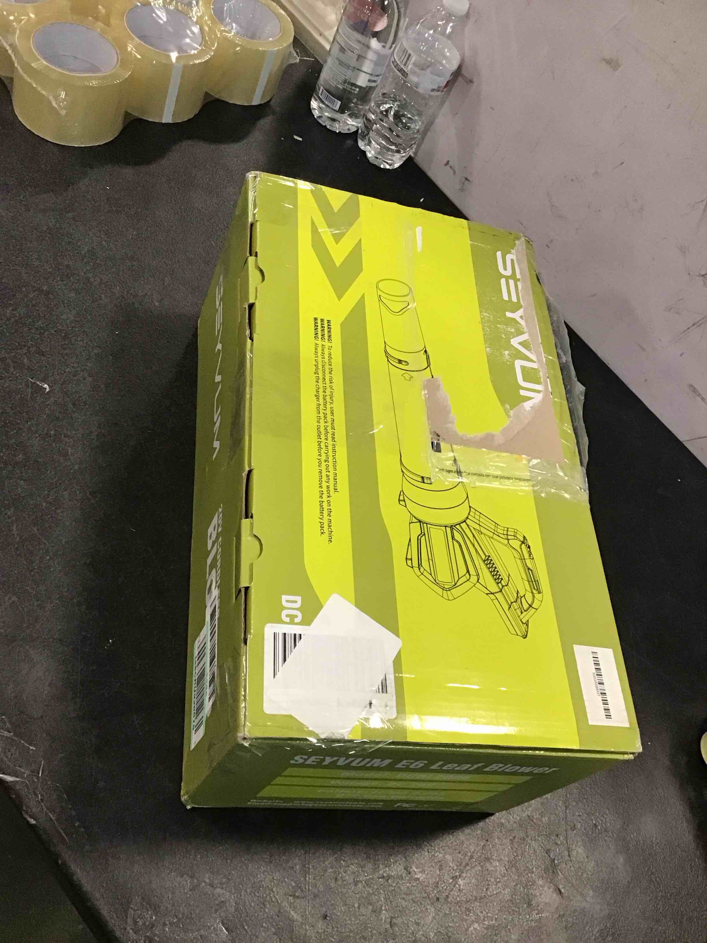 https://s3.amazonaws.com/lotting-images-prod/bidfta/BLU5372844_1703617074412.jpeg