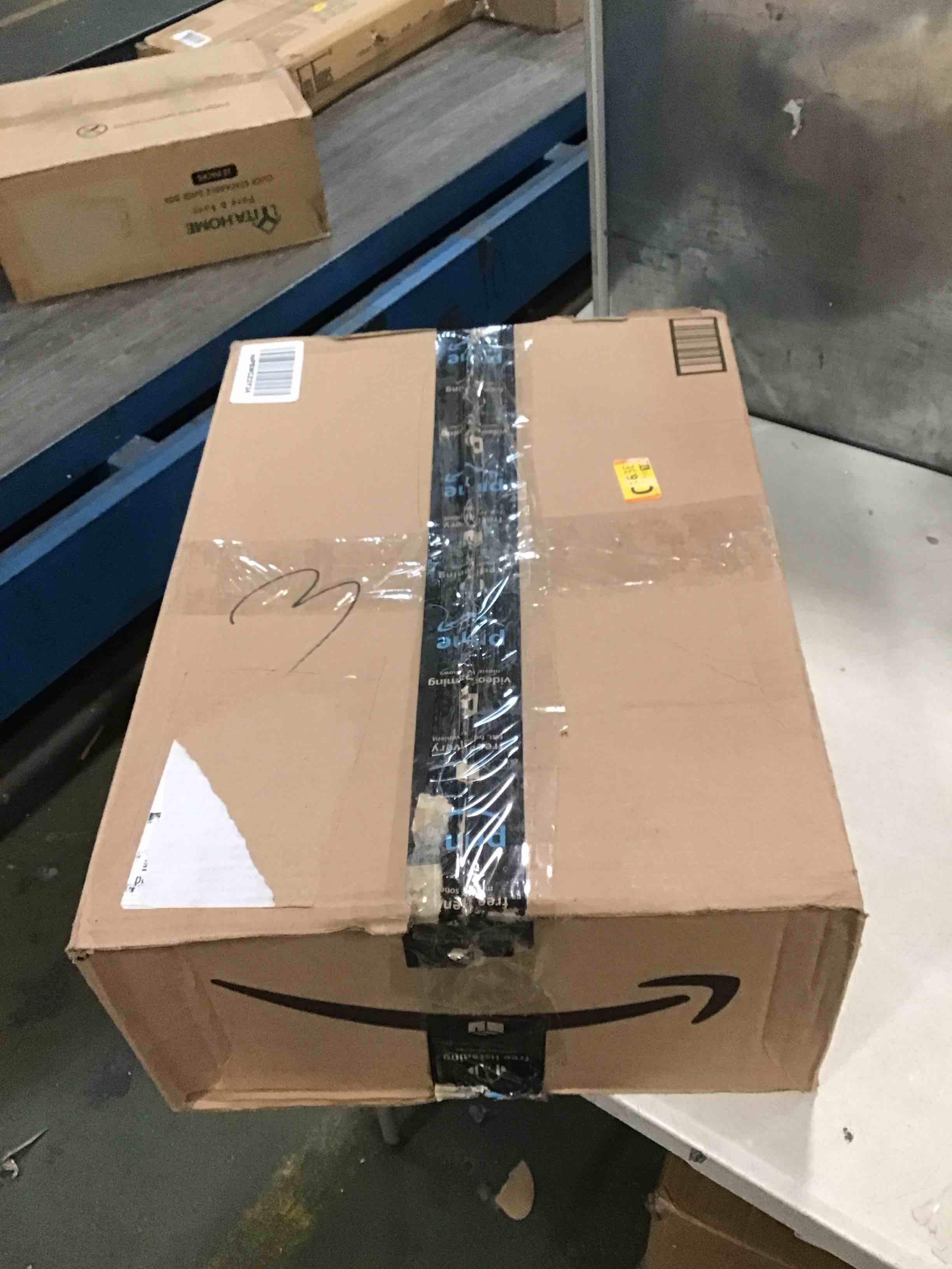 https://s3.amazonaws.com/lotting-images-prod/bidfta/BLU5373235_1703788974240.jpeg