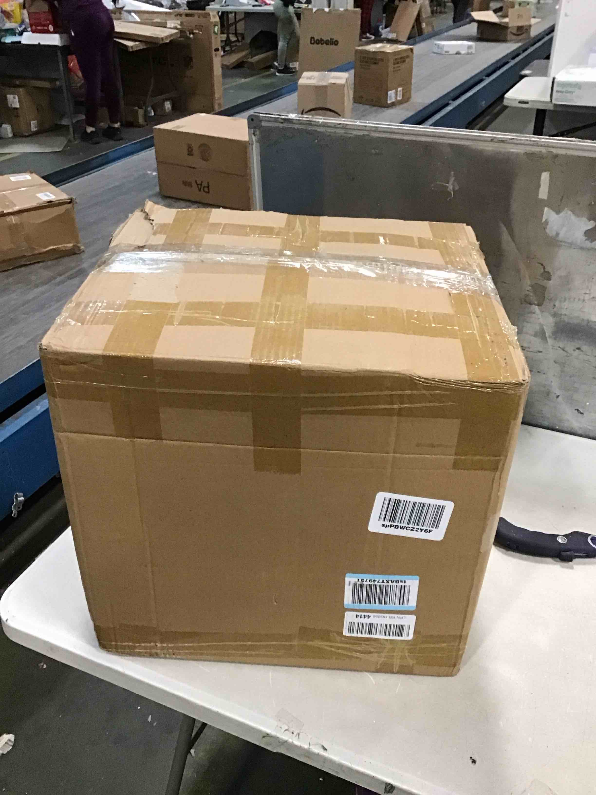 https://s3.amazonaws.com/lotting-images-prod/bidfta/BLU5373264_1703791998843.jpeg