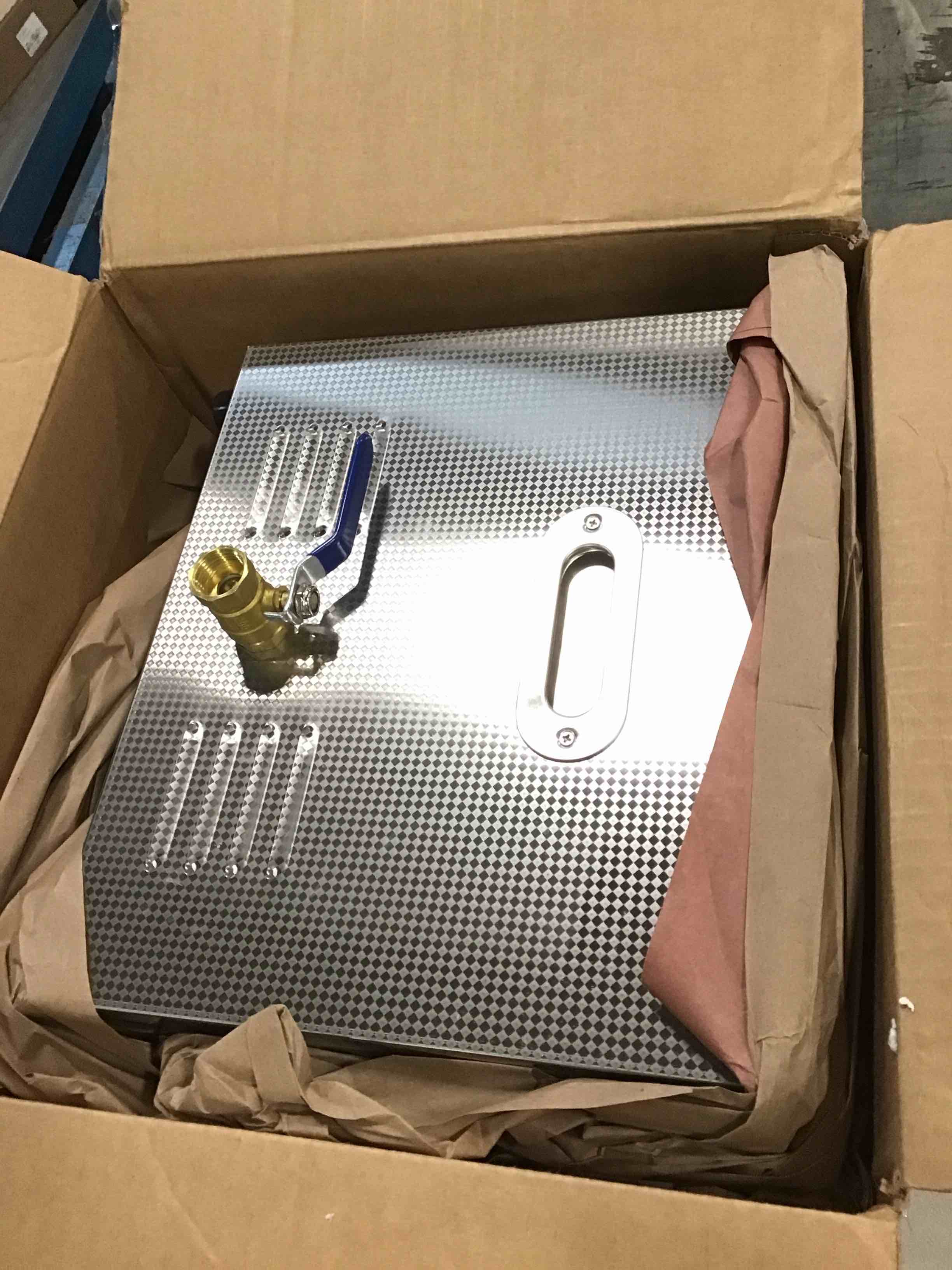 https://s3.amazonaws.com/lotting-images-prod/bidfta/BLU5373270_1703790346256.jpeg