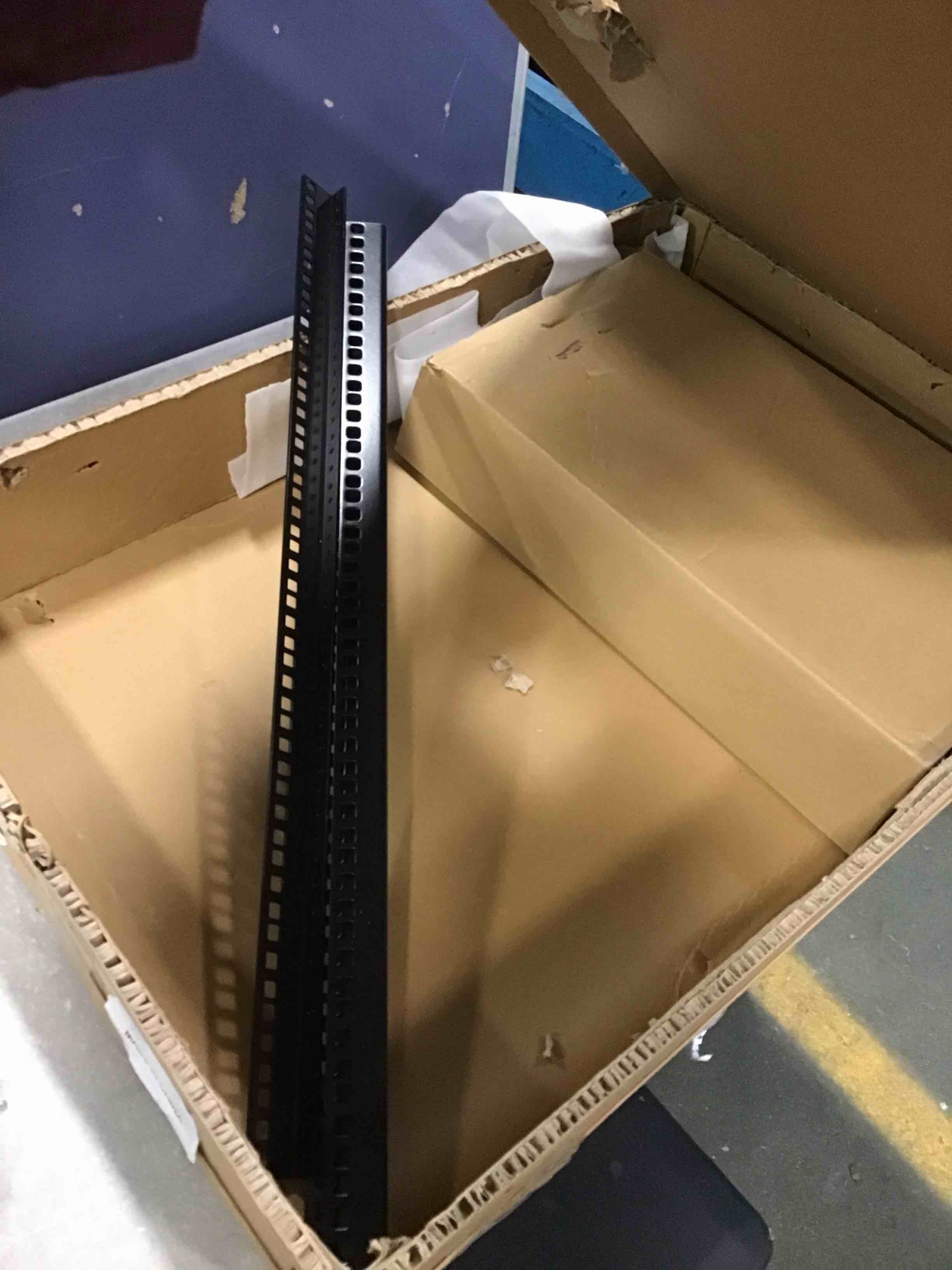 https://s3.amazonaws.com/lotting-images-prod/bidfta/BLU5373351_1703851606249.jpeg