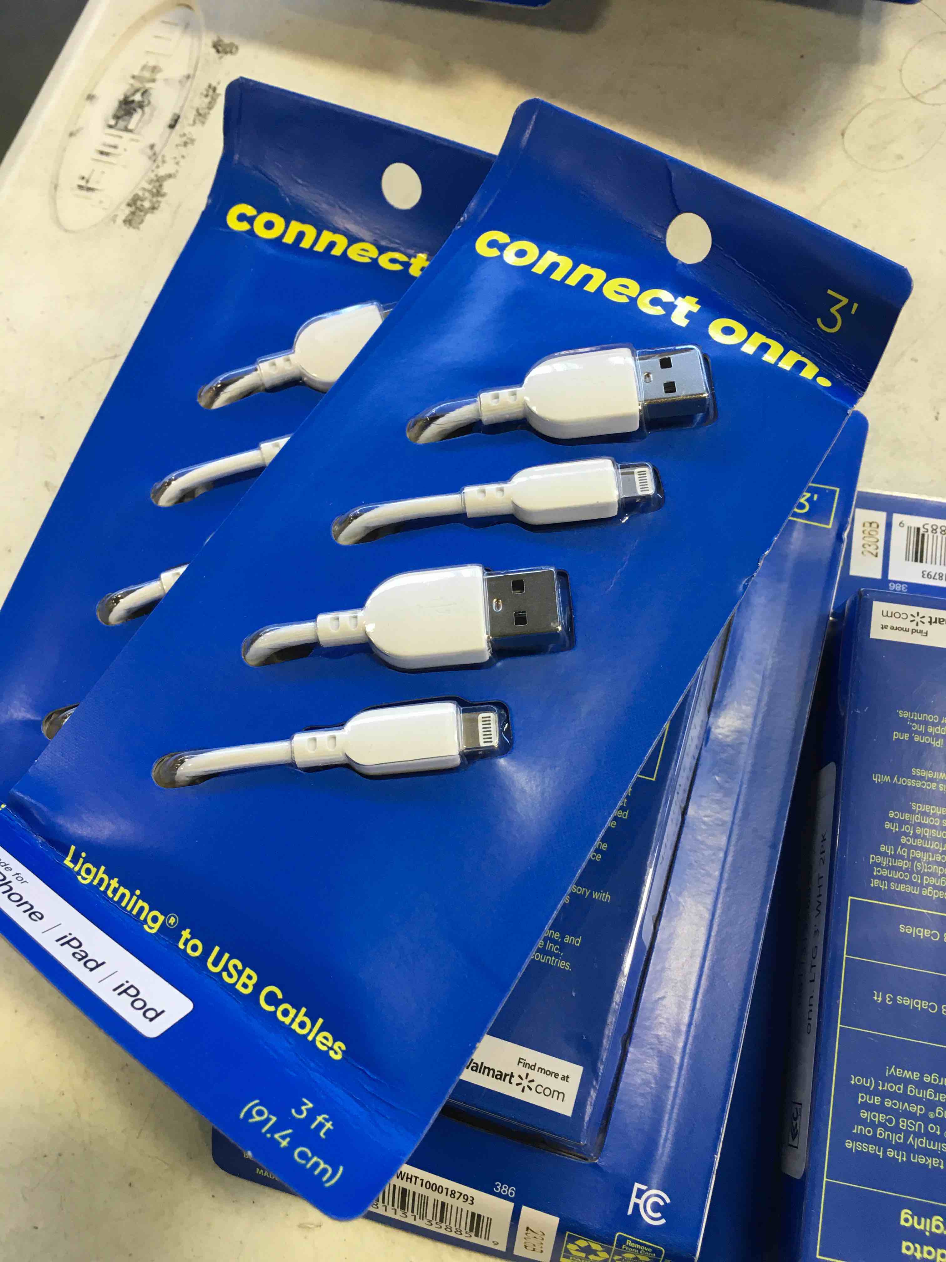 https://s3.amazonaws.com/lotting-images-prod/bidfta/BLU5374570_1704299055671.jpeg