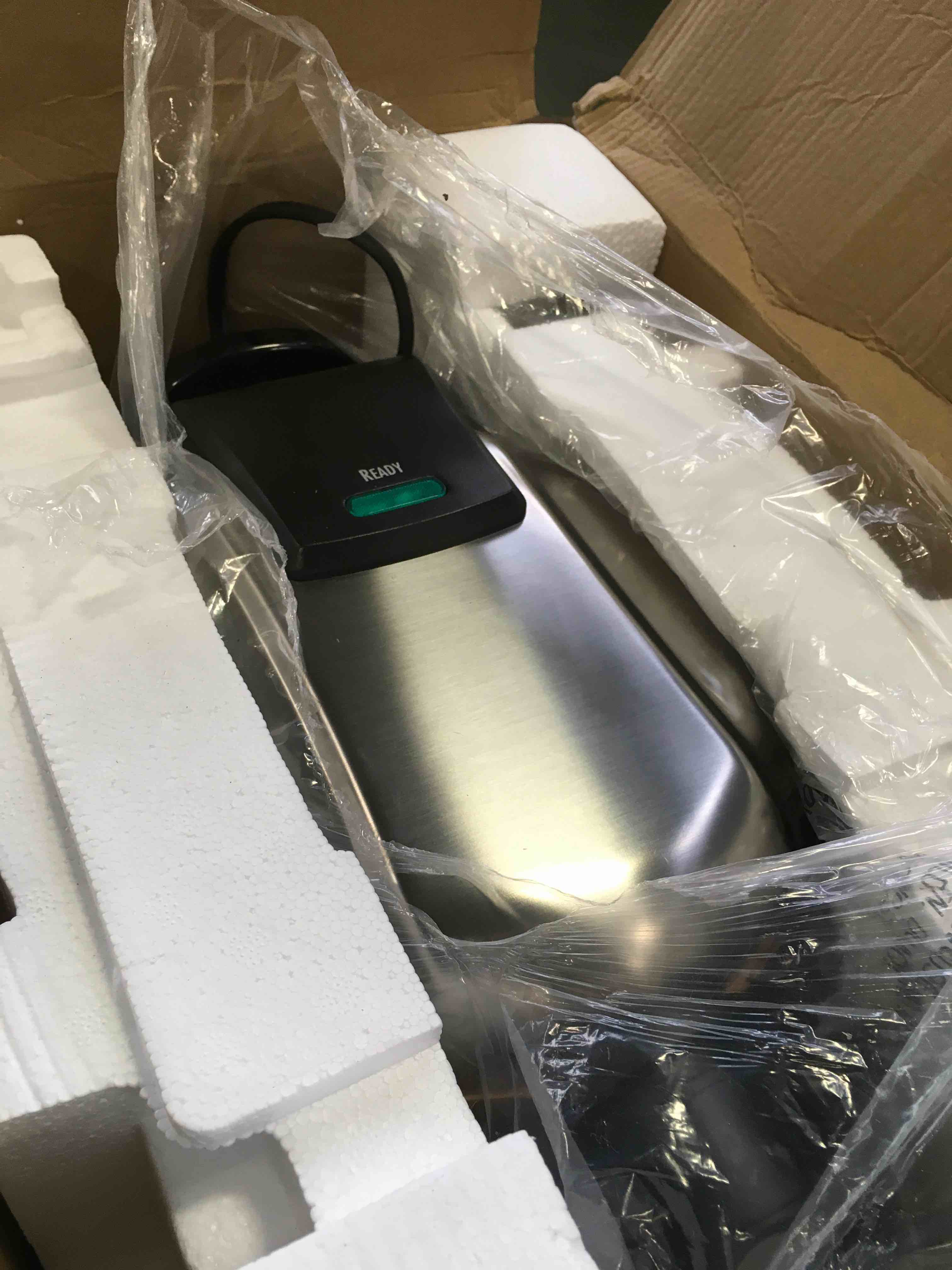 https://s3.amazonaws.com/lotting-images-prod/bidfta/BLU5374825_1704485591673.jpeg
