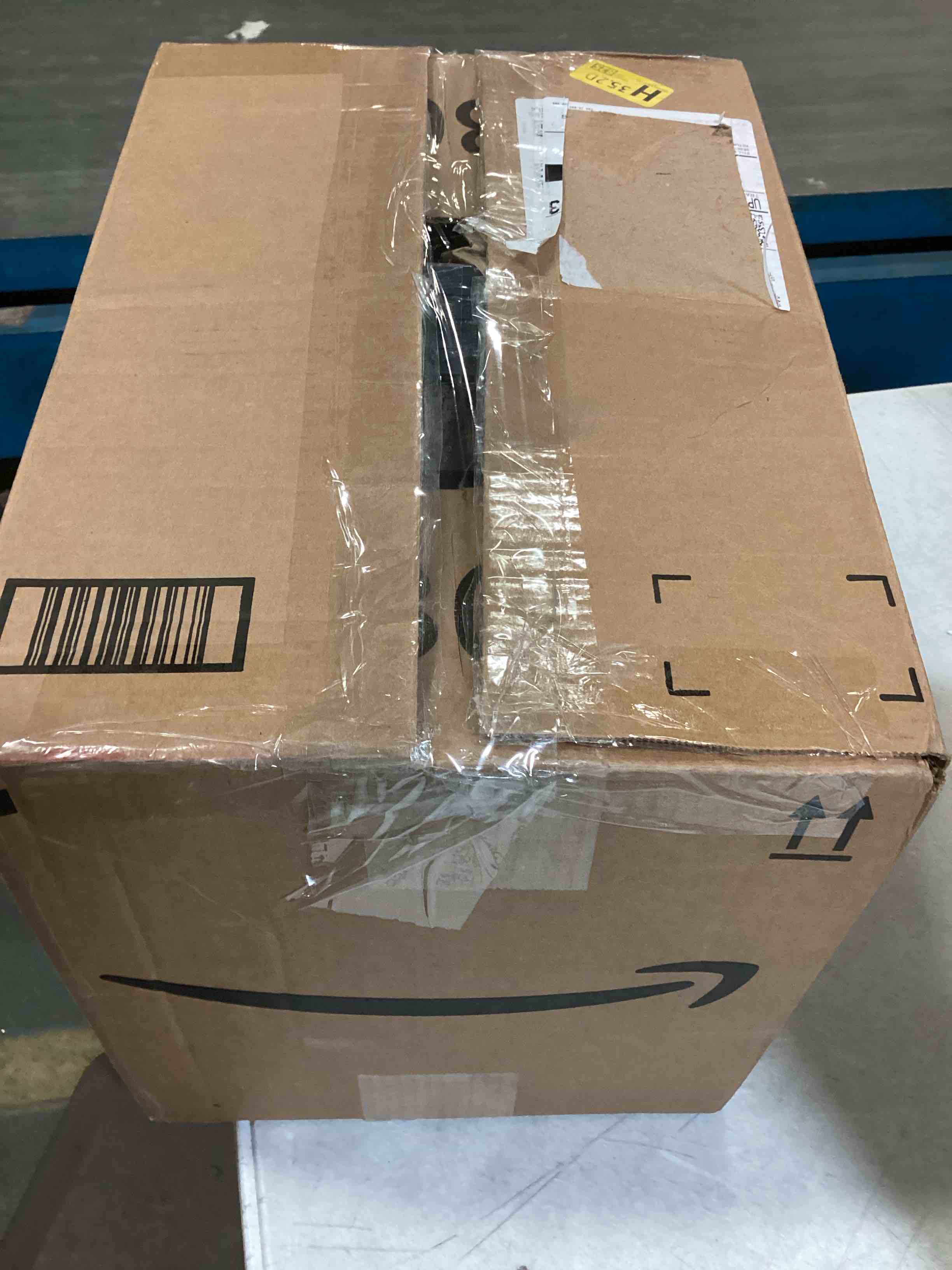 https://s3.amazonaws.com/lotting-images-prod/bidfta/BLU5375116_1702643062404.jpeg
