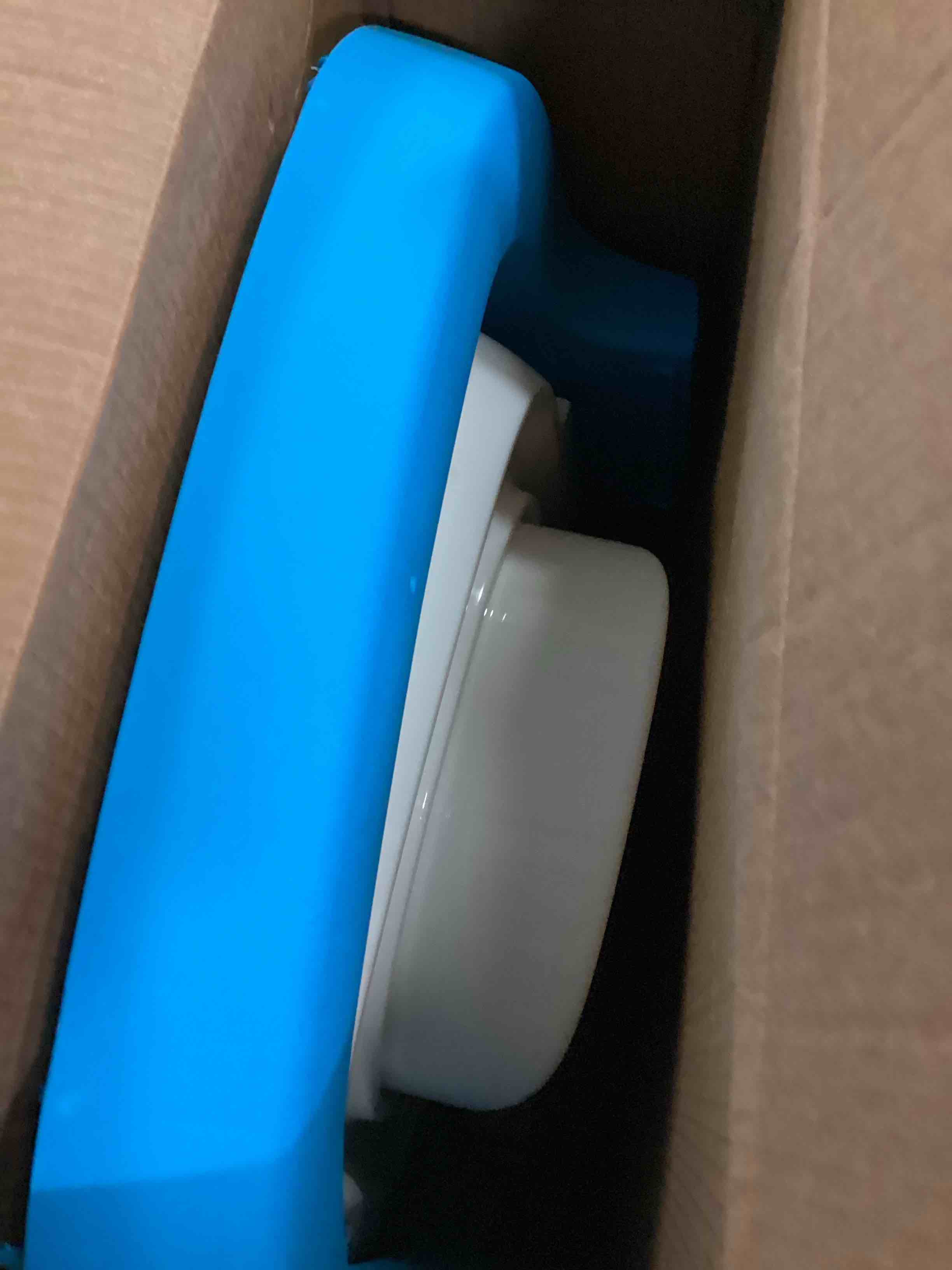 https://s3.amazonaws.com/lotting-images-prod/bidfta/BLU5375699_1703005618790.jpeg