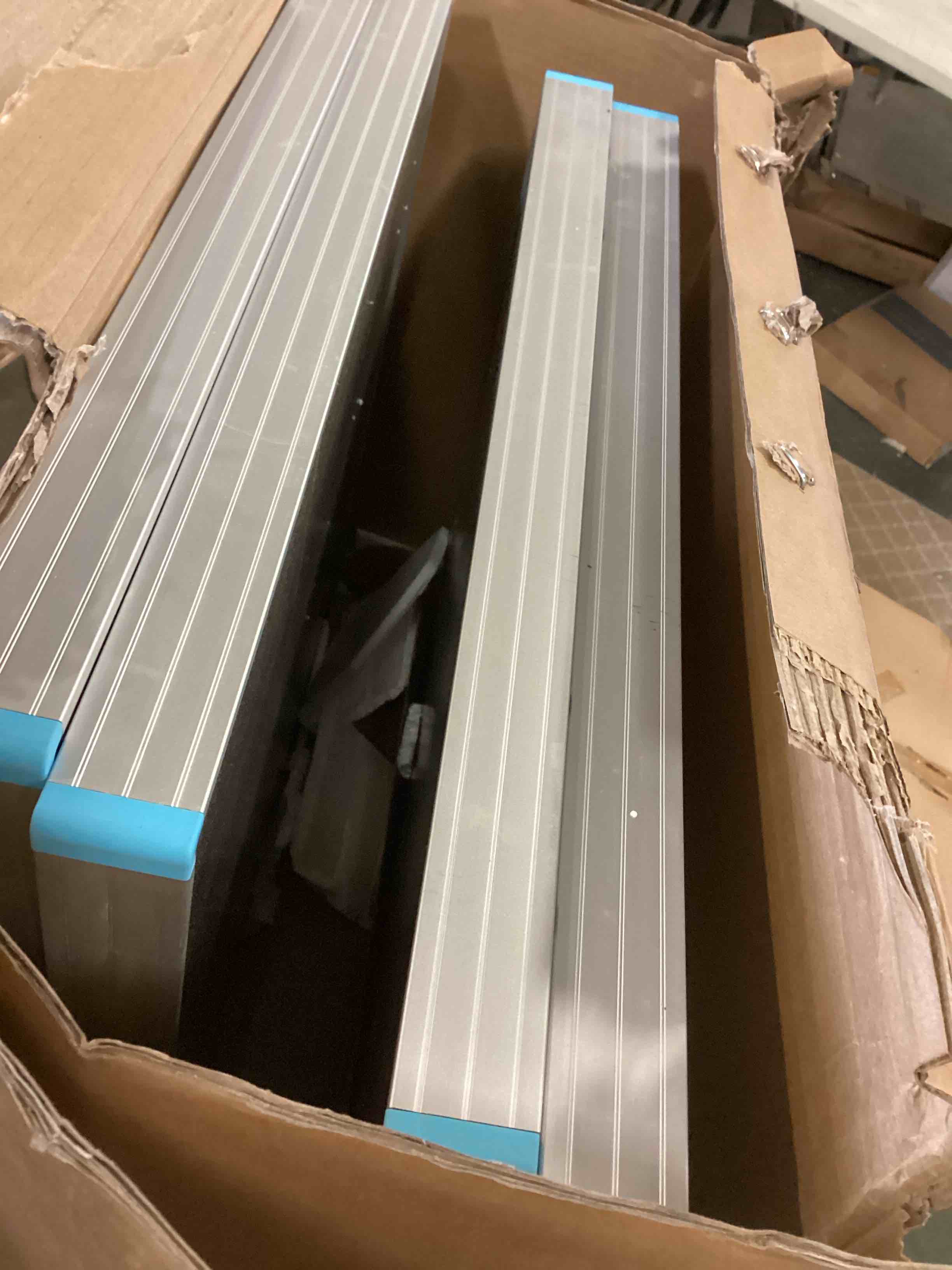 https://s3.amazonaws.com/lotting-images-prod/bidfta/BLU5375766_1703018289622.jpeg