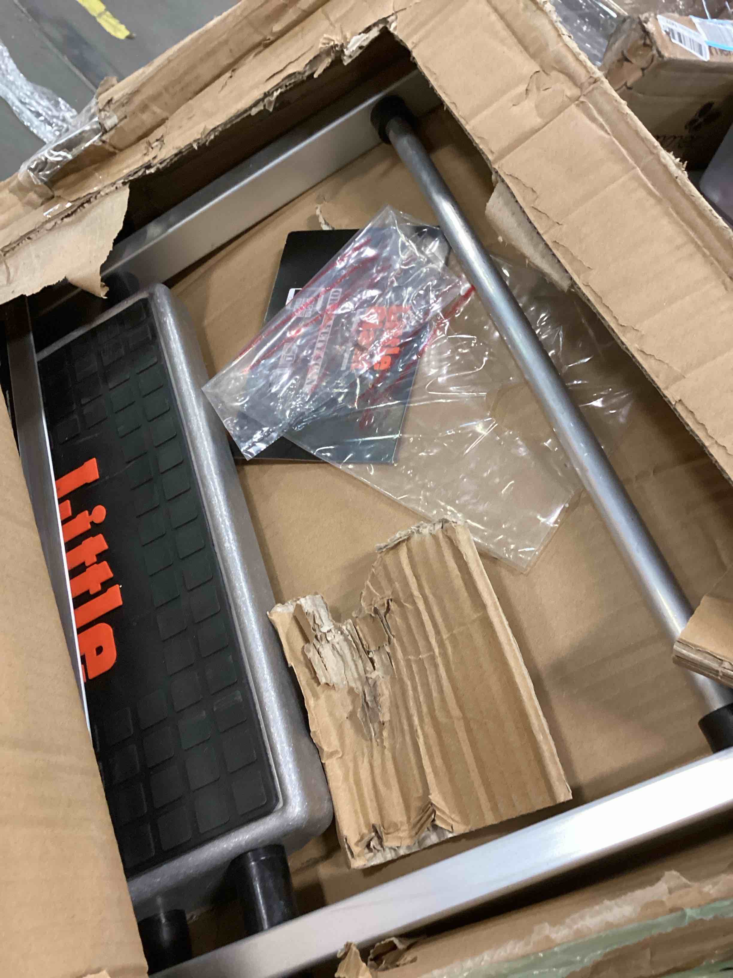https://s3.amazonaws.com/lotting-images-prod/bidfta/BLU5376319_1703259465431.jpeg