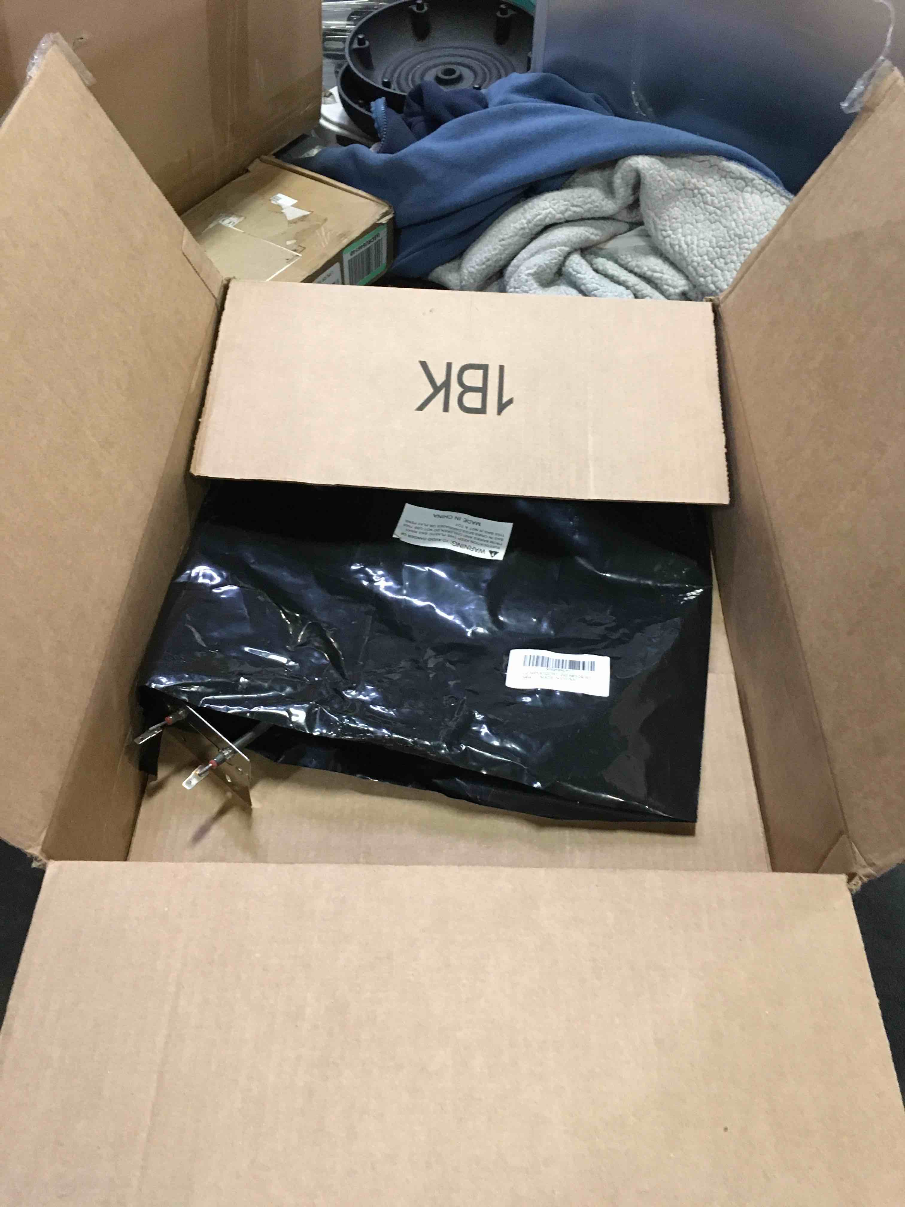 https://s3.amazonaws.com/lotting-images-prod/bidfta/BLU5378490_1703186799285.jpeg