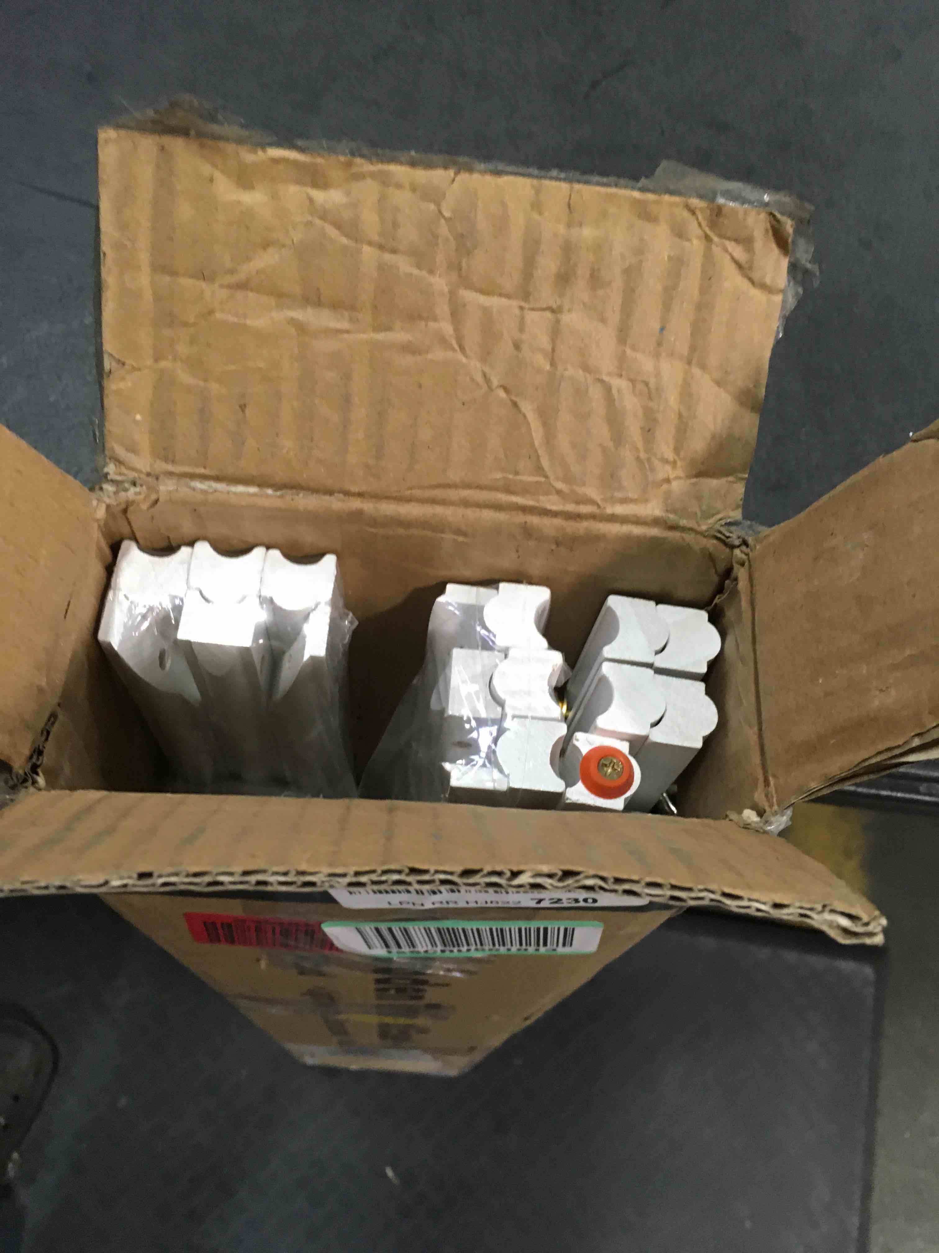 https://s3.amazonaws.com/lotting-images-prod/bidfta/BLU5378526_1703193300627.jpeg