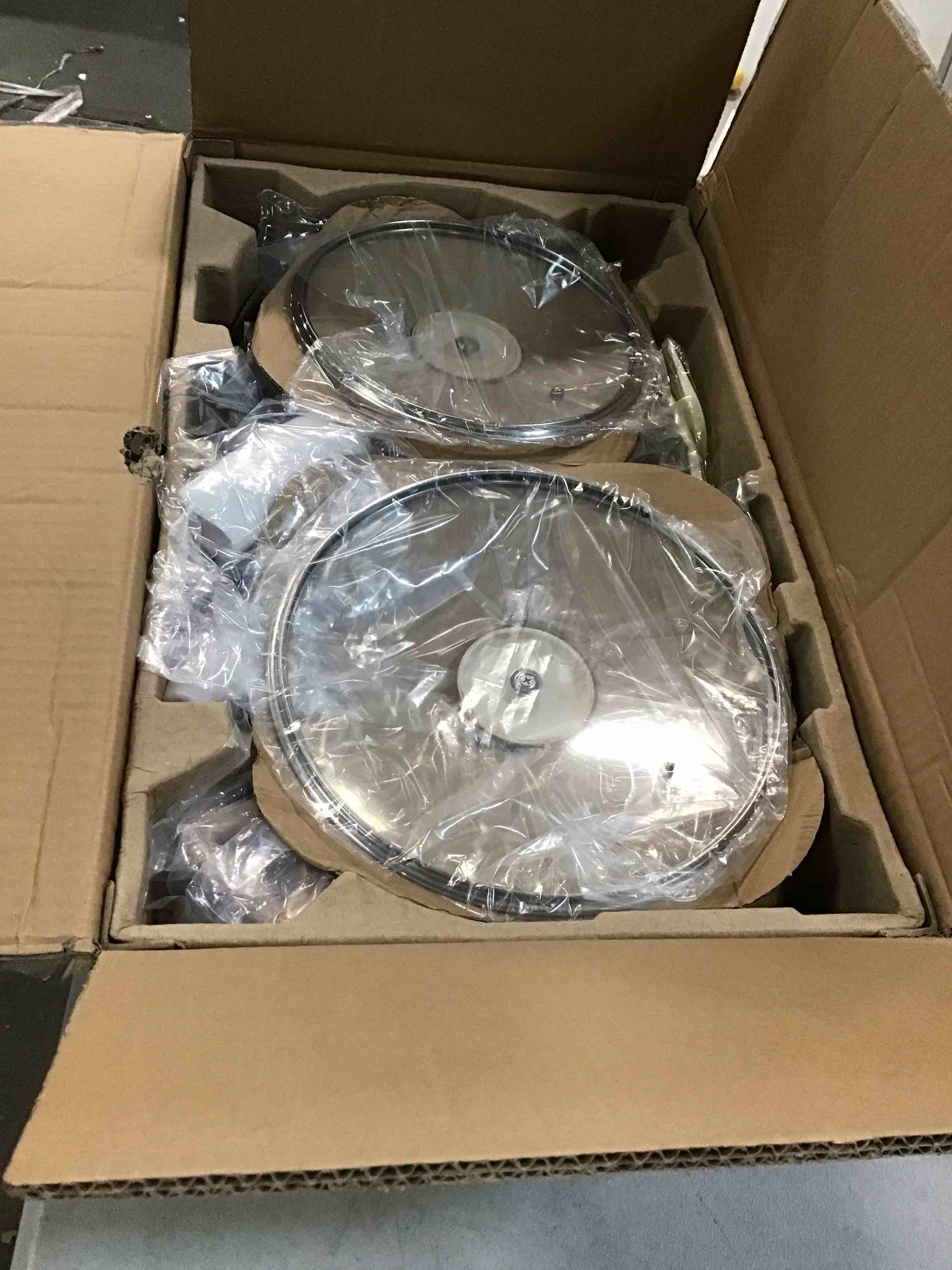 https://s3.amazonaws.com/lotting-images-prod/bidfta/BLU5378624_1703261024117.jpeg
