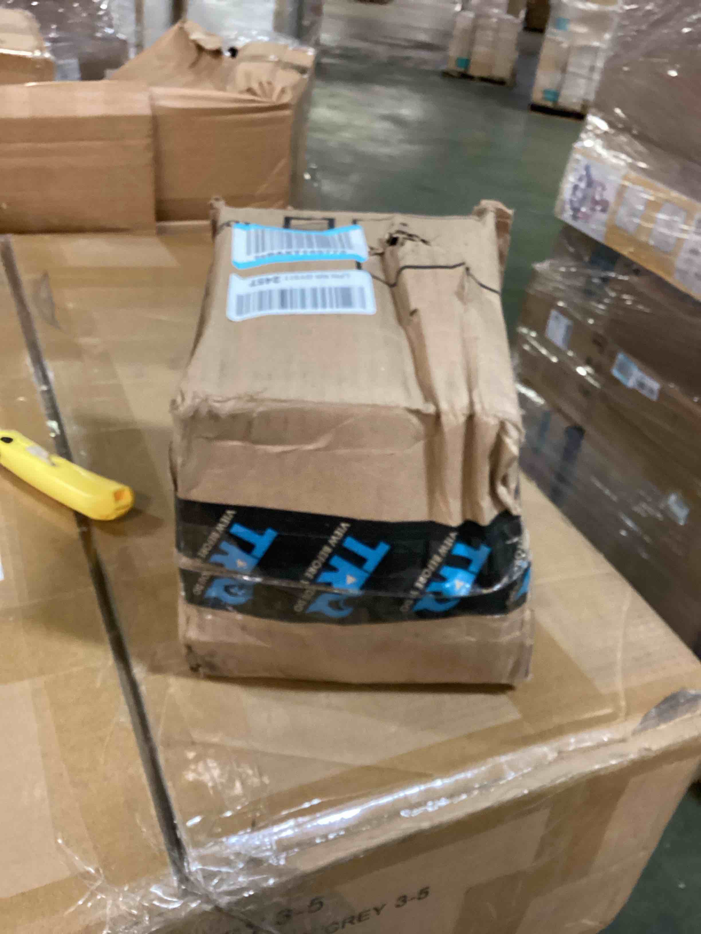 https://s3.amazonaws.com/lotting-images-prod/bidfta/BLU5378785_1703343028308.jpeg