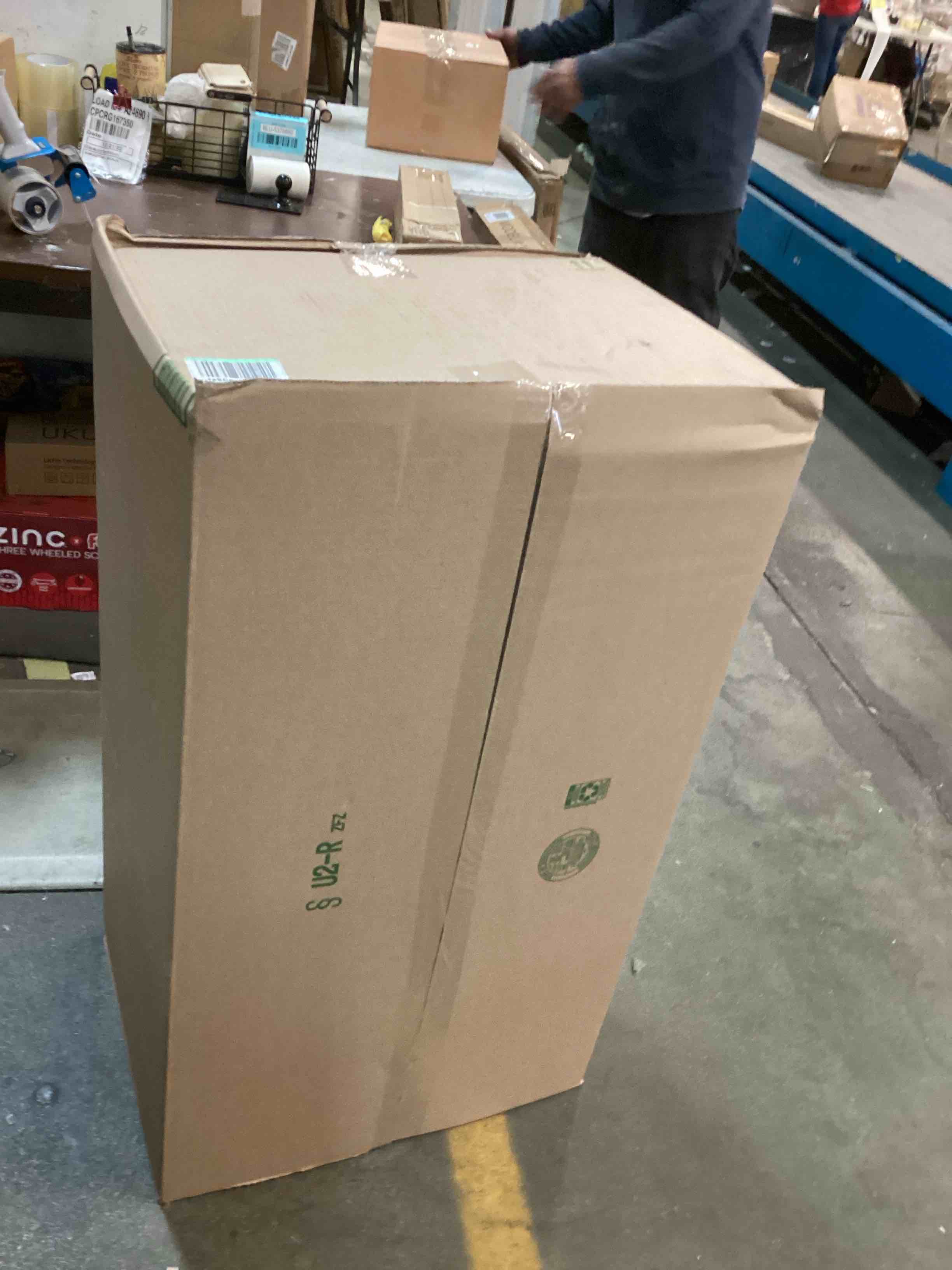 https://s3.amazonaws.com/lotting-images-prod/bidfta/BLU5378879_1703604152038.jpeg