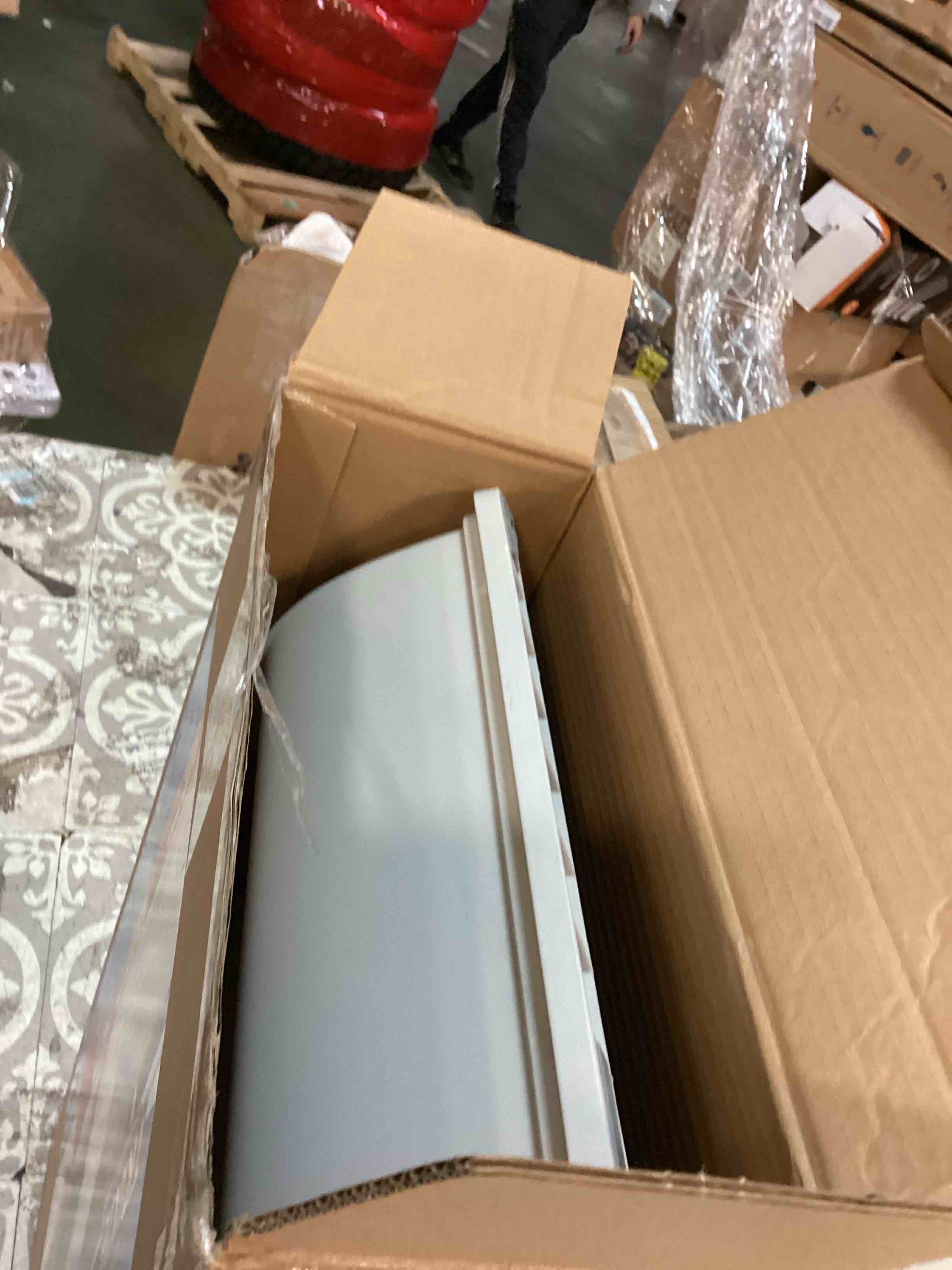 https://s3.amazonaws.com/lotting-images-prod/bidfta/BLU5379079_1703860248915.jpeg