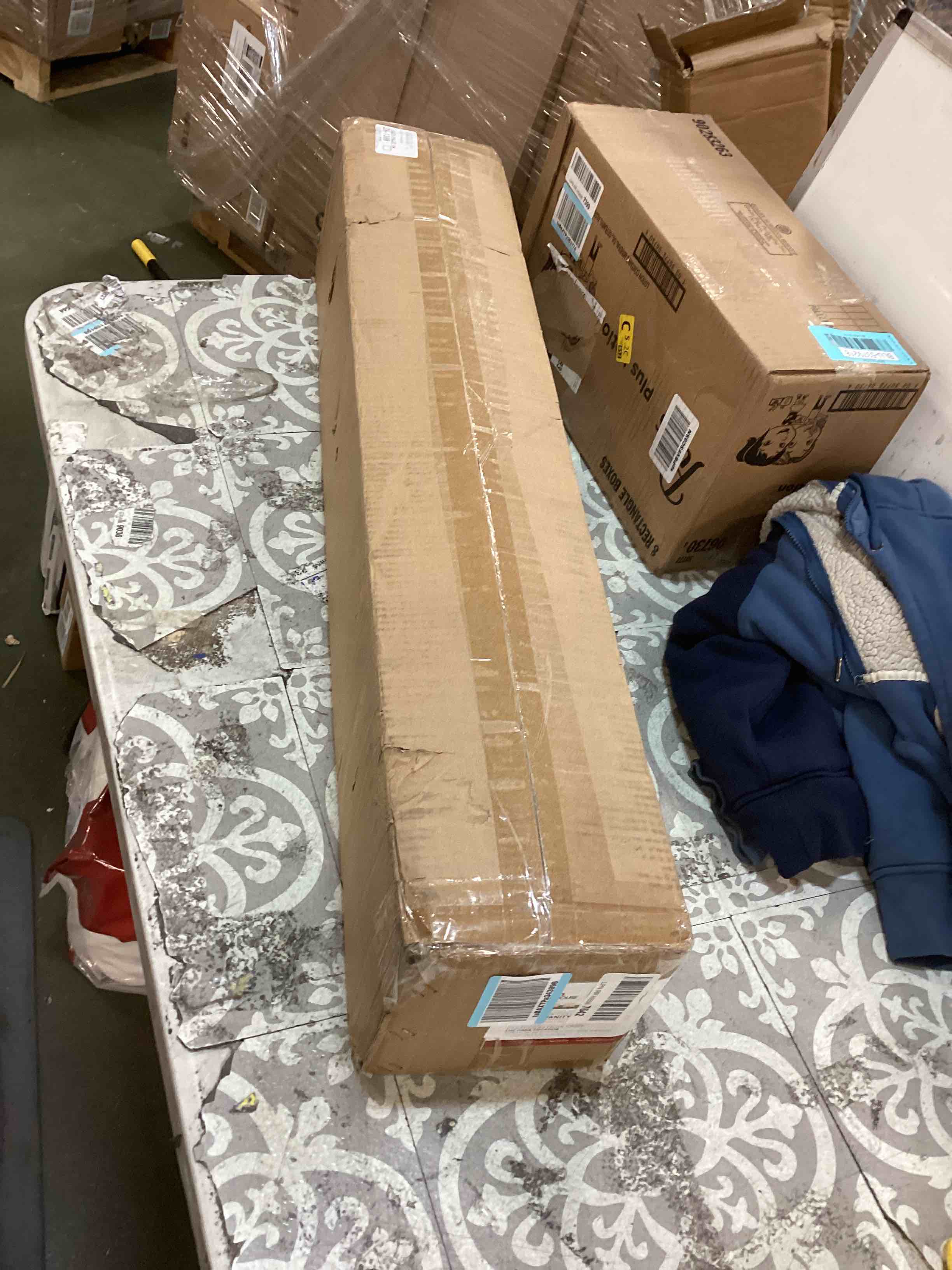 https://s3.amazonaws.com/lotting-images-prod/bidfta/BLU5379297_1703950038242.jpeg