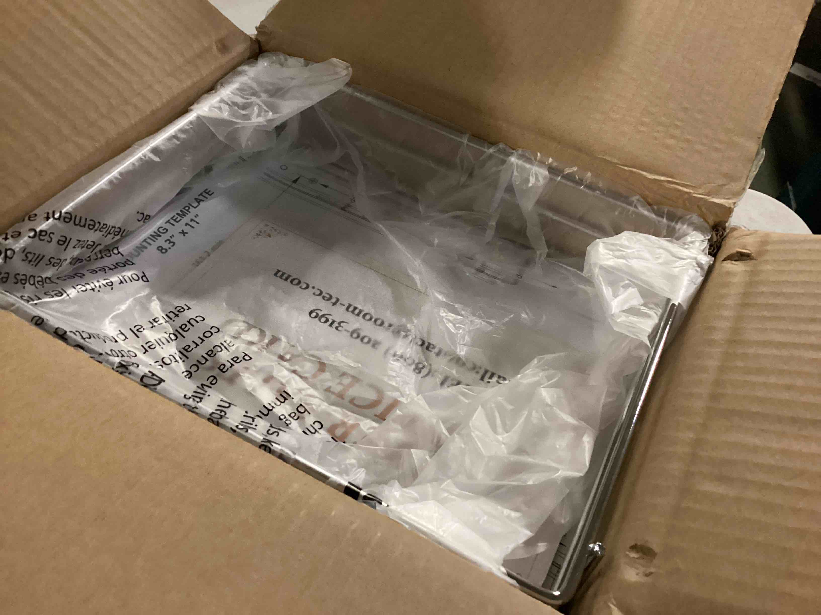 https://s3.amazonaws.com/lotting-images-prod/bidfta/BLU5379747_1702989324500.jpeg