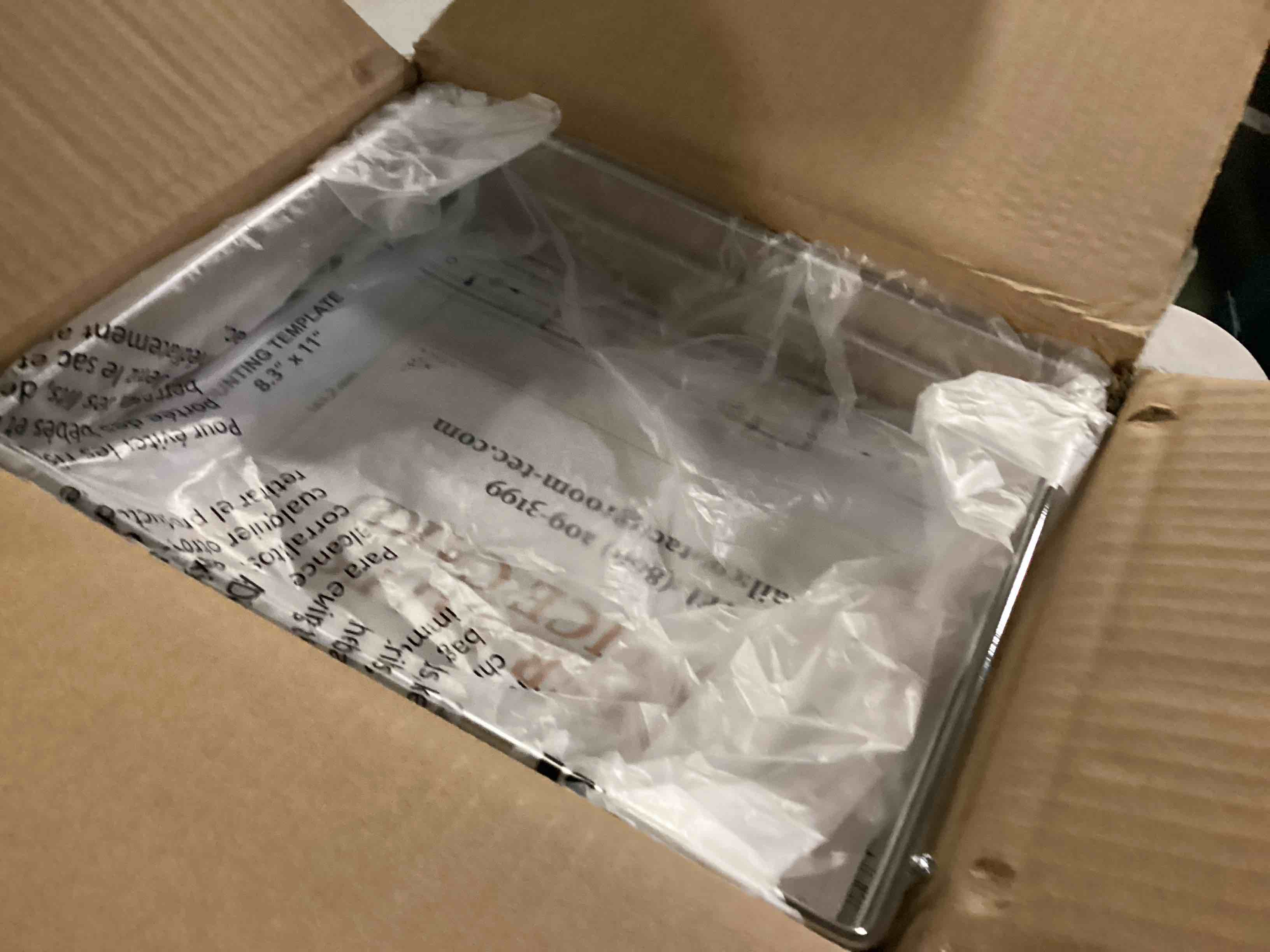 https://s3.amazonaws.com/lotting-images-prod/bidfta/BLU5379747_1702989325368.jpeg