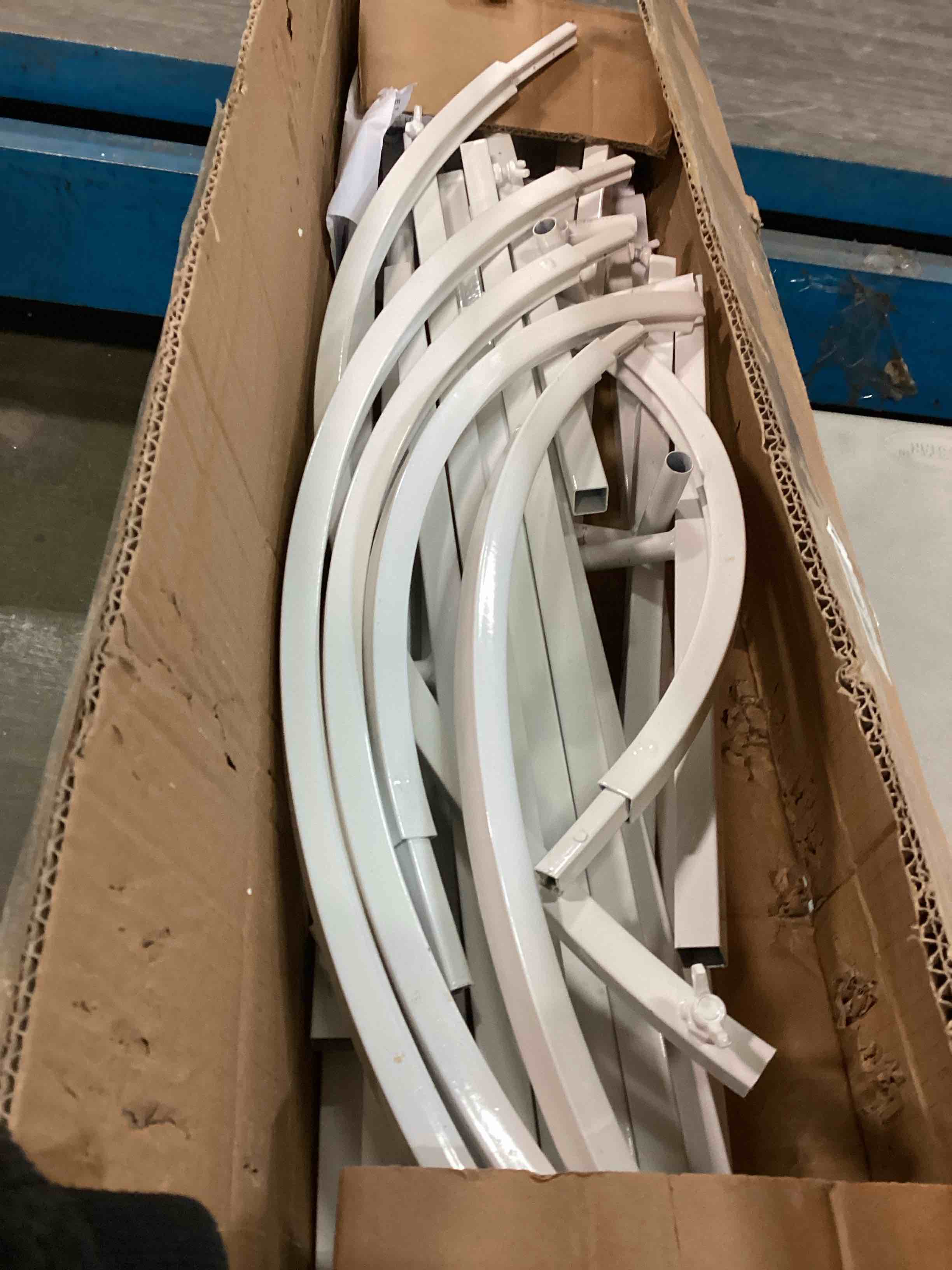 https://s3.amazonaws.com/lotting-images-prod/bidfta/BLU5380777_1703247435023.jpeg
