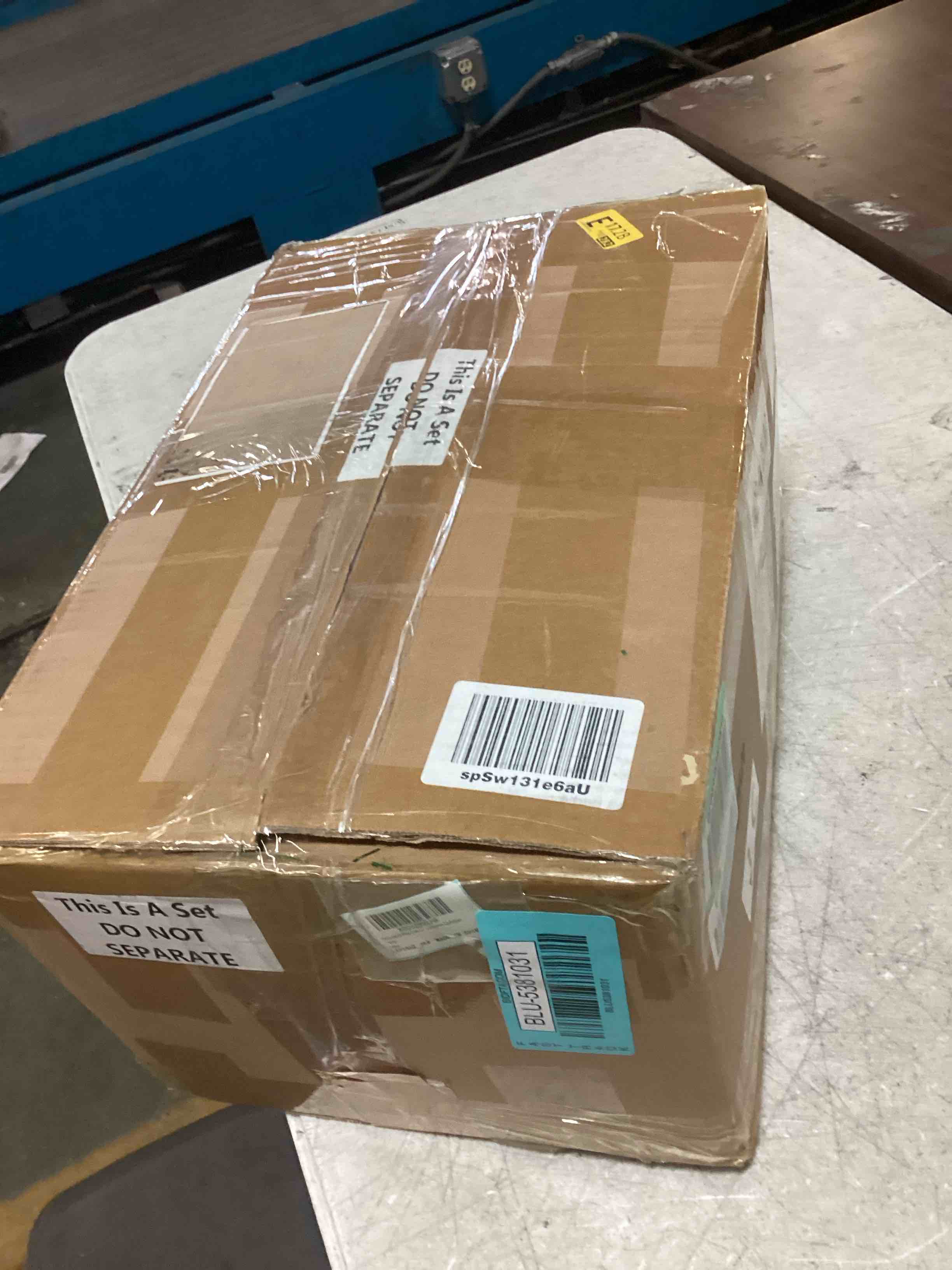 https://s3.amazonaws.com/lotting-images-prod/bidfta/BLU5381031_1702661692315.jpeg