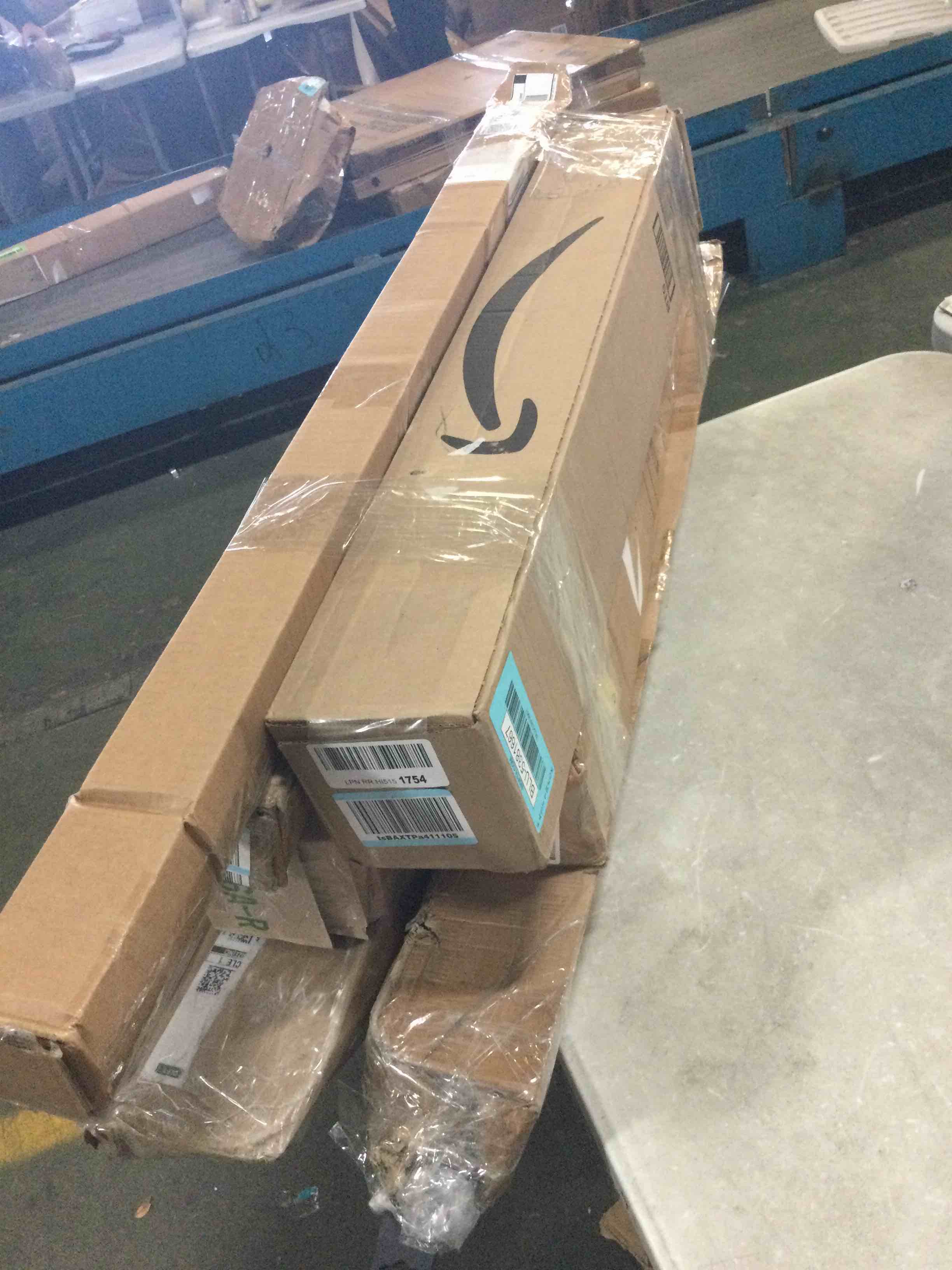 https://s3.amazonaws.com/lotting-images-prod/bidfta/BLU5381667_1703013294505.jpeg