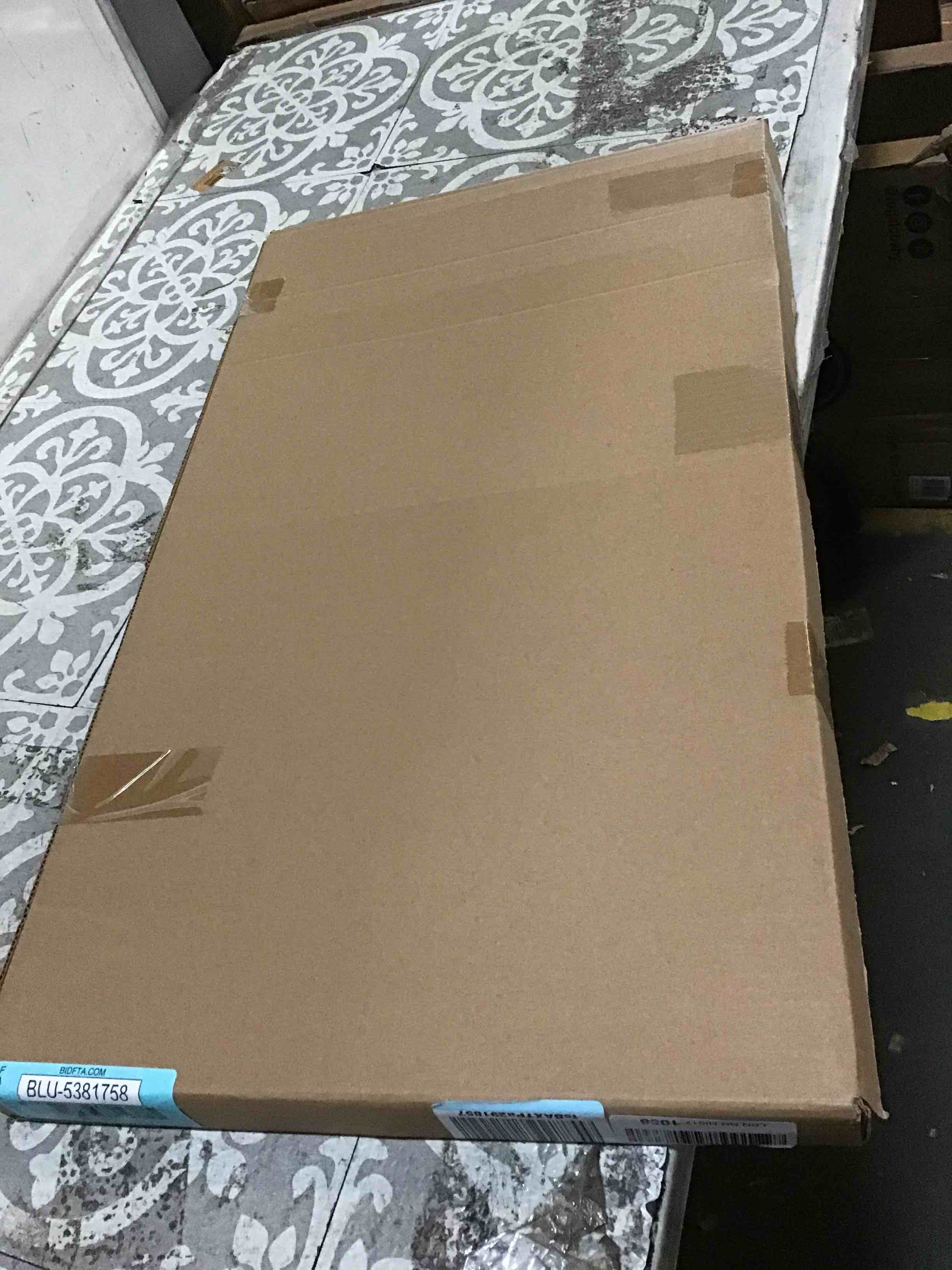 https://s3.amazonaws.com/lotting-images-prod/bidfta/BLU5381758_1703080803496.jpeg