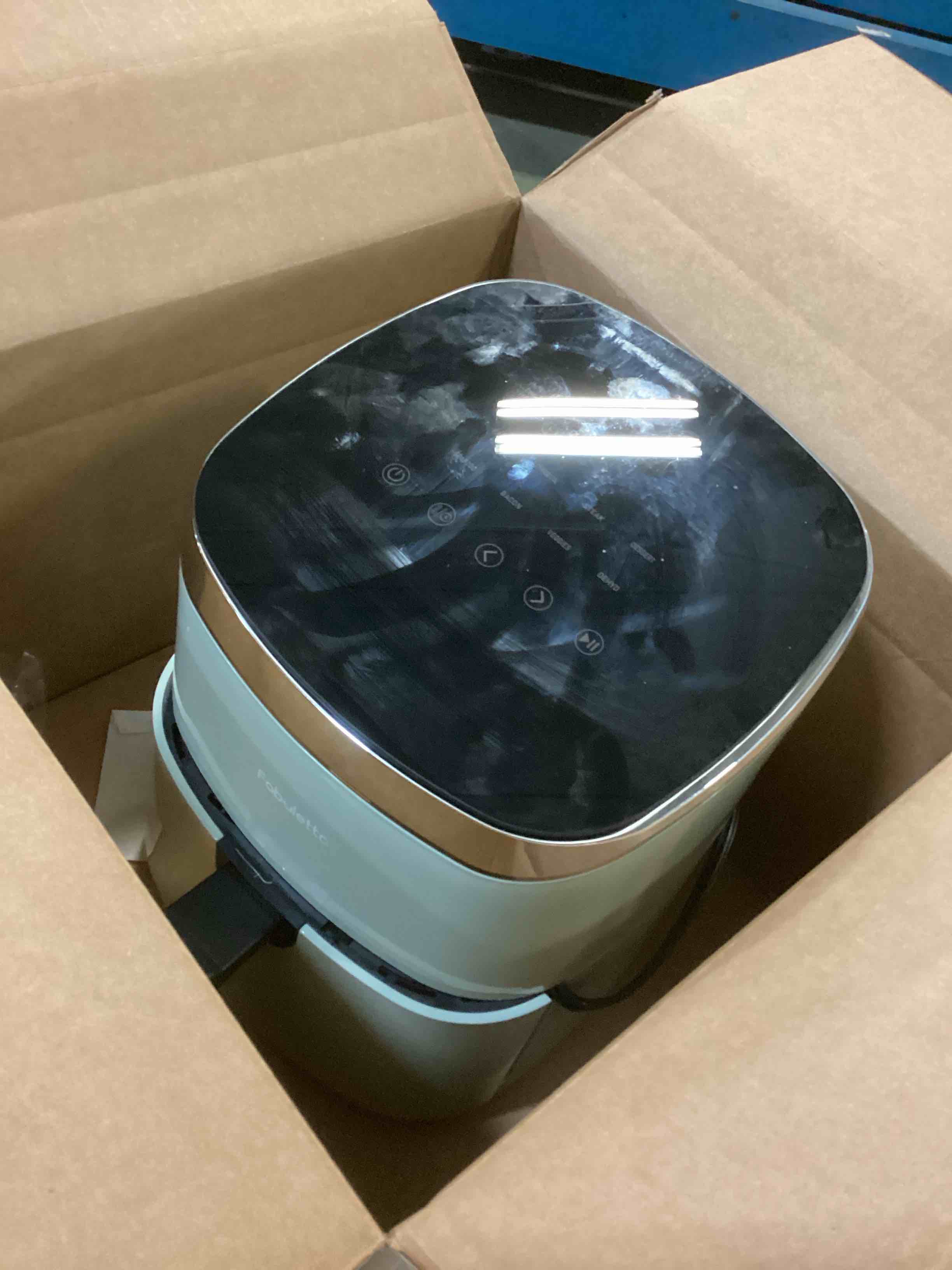 https://s3.amazonaws.com/lotting-images-prod/bidfta/BLU5381997_1703167969808.jpeg