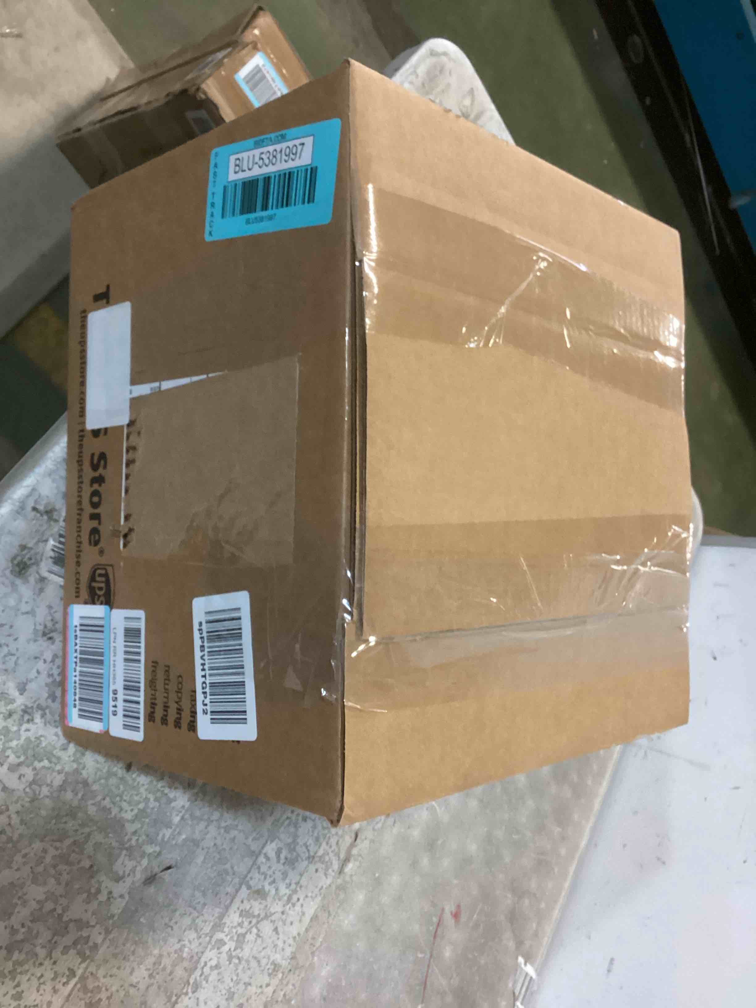 https://s3.amazonaws.com/lotting-images-prod/bidfta/BLU5381997_1703168039403.jpeg