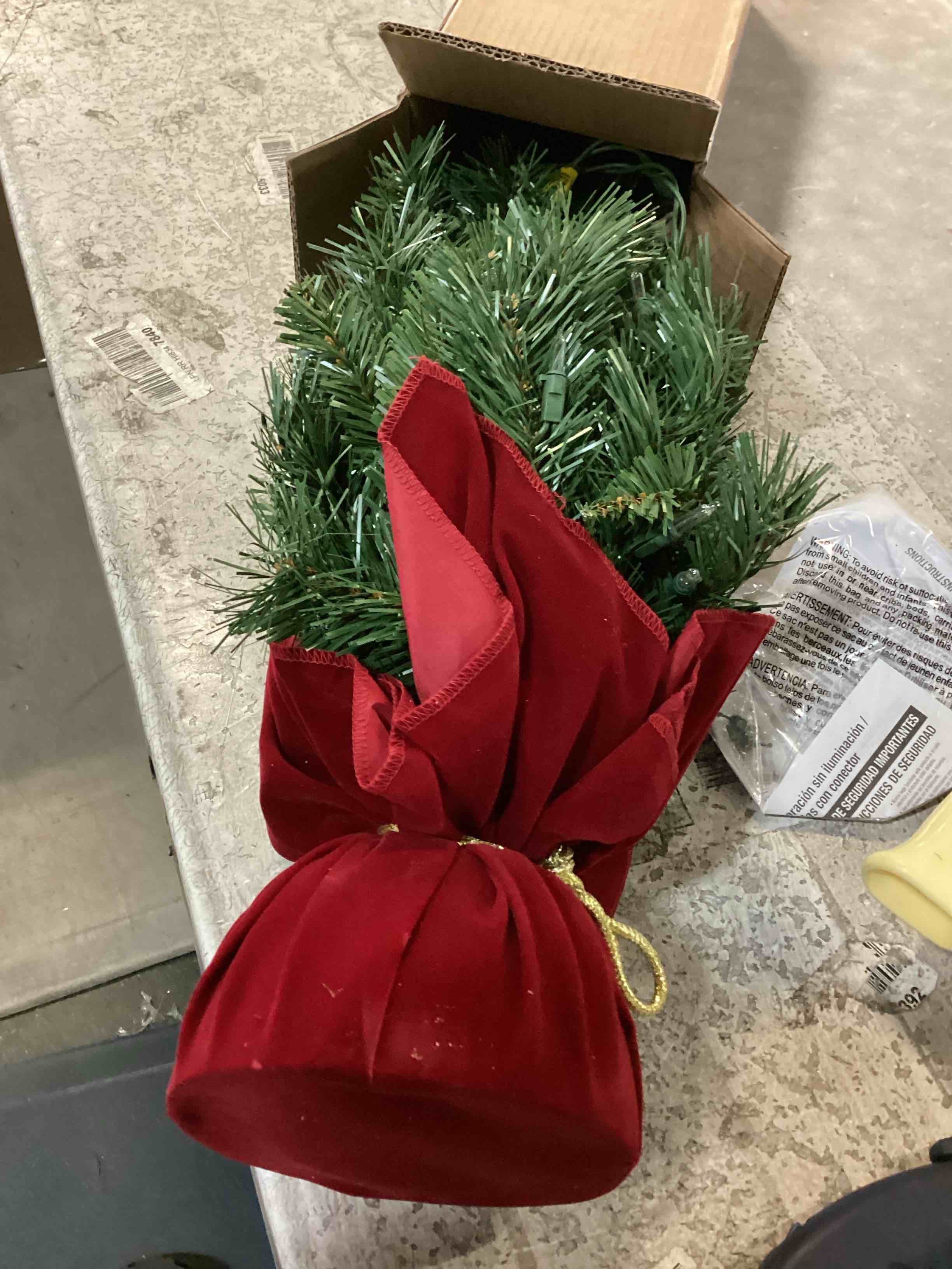 https://s3.amazonaws.com/lotting-images-prod/bidfta/BLU5382121_1703187095587.jpeg
