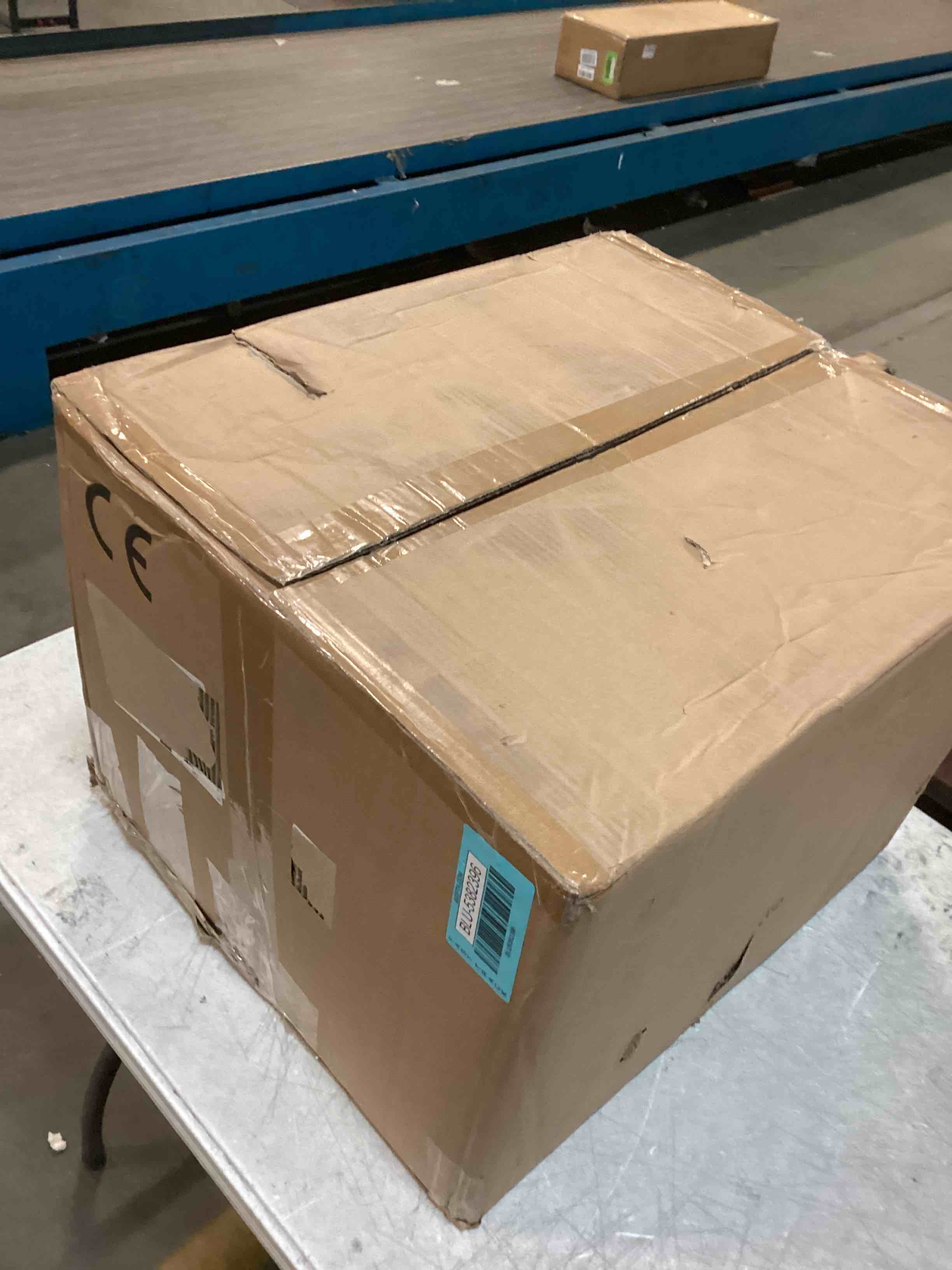 https://s3.amazonaws.com/lotting-images-prod/bidfta/BLU5382396_1703338347570.jpeg