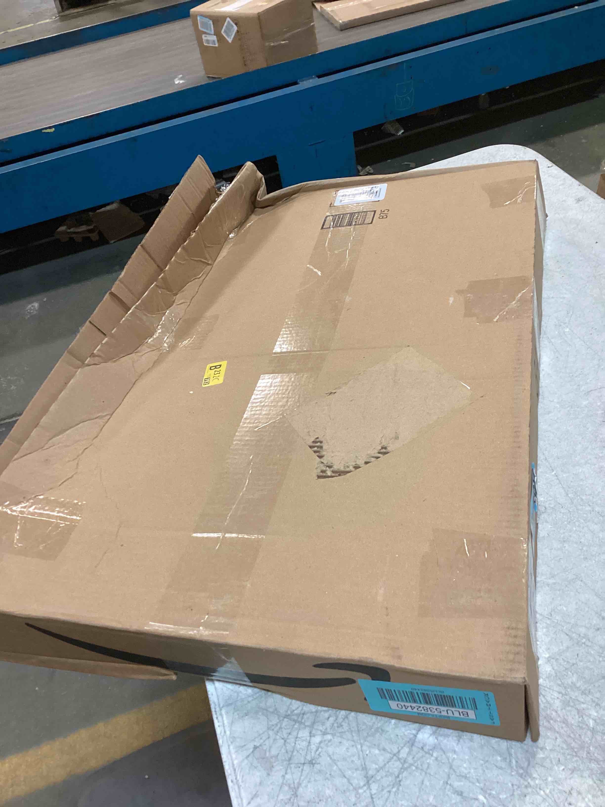 https://s3.amazonaws.com/lotting-images-prod/bidfta/BLU5382440_1703345353183.jpeg