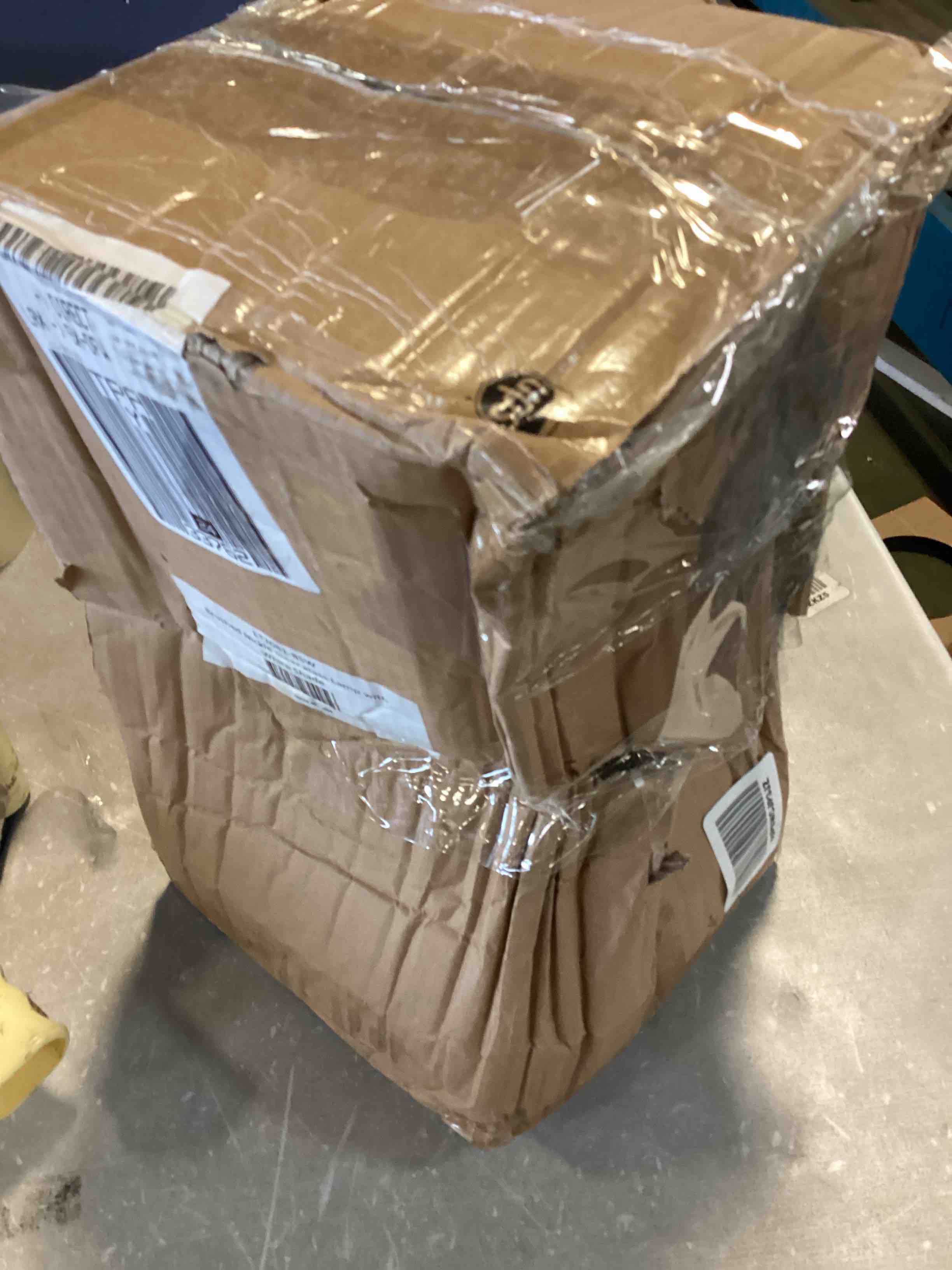 https://s3.amazonaws.com/lotting-images-prod/bidfta/BLU5382453_1702654634061.jpeg