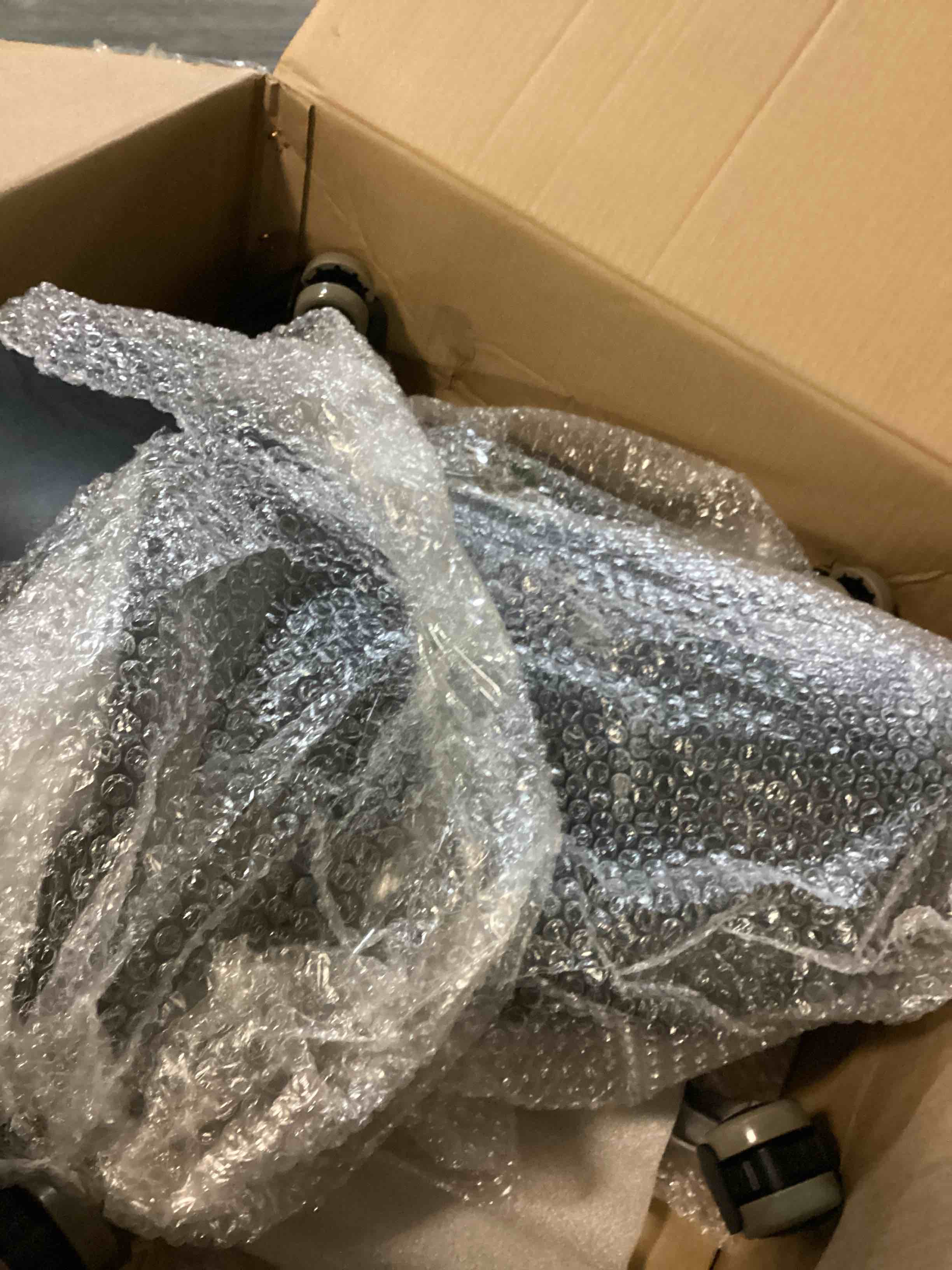 https://s3.amazonaws.com/lotting-images-prod/bidfta/BLU5382637_1702728589590.jpeg