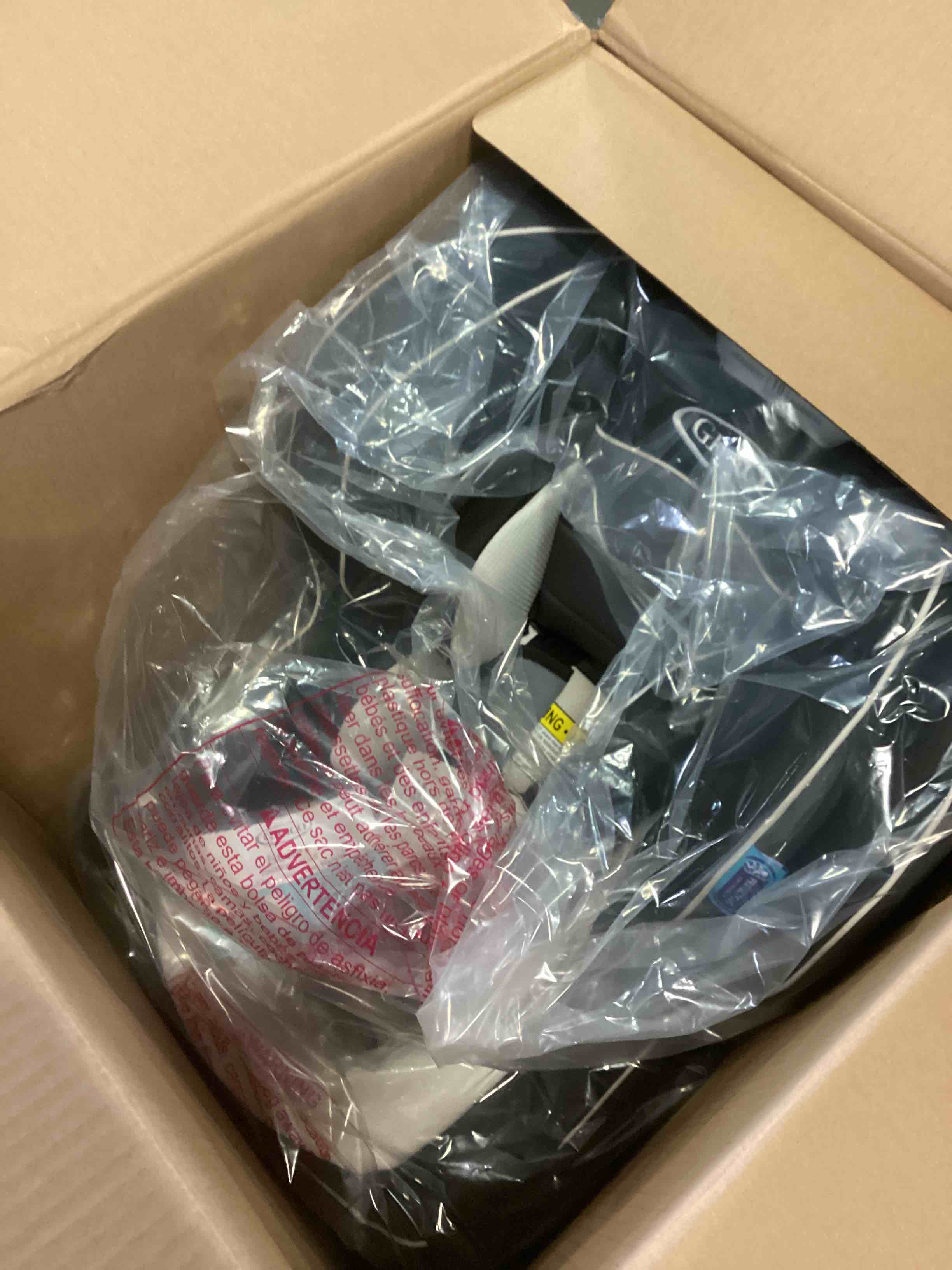 https://s3.amazonaws.com/lotting-images-prod/bidfta/BLU5382894_1702918369705.jpeg