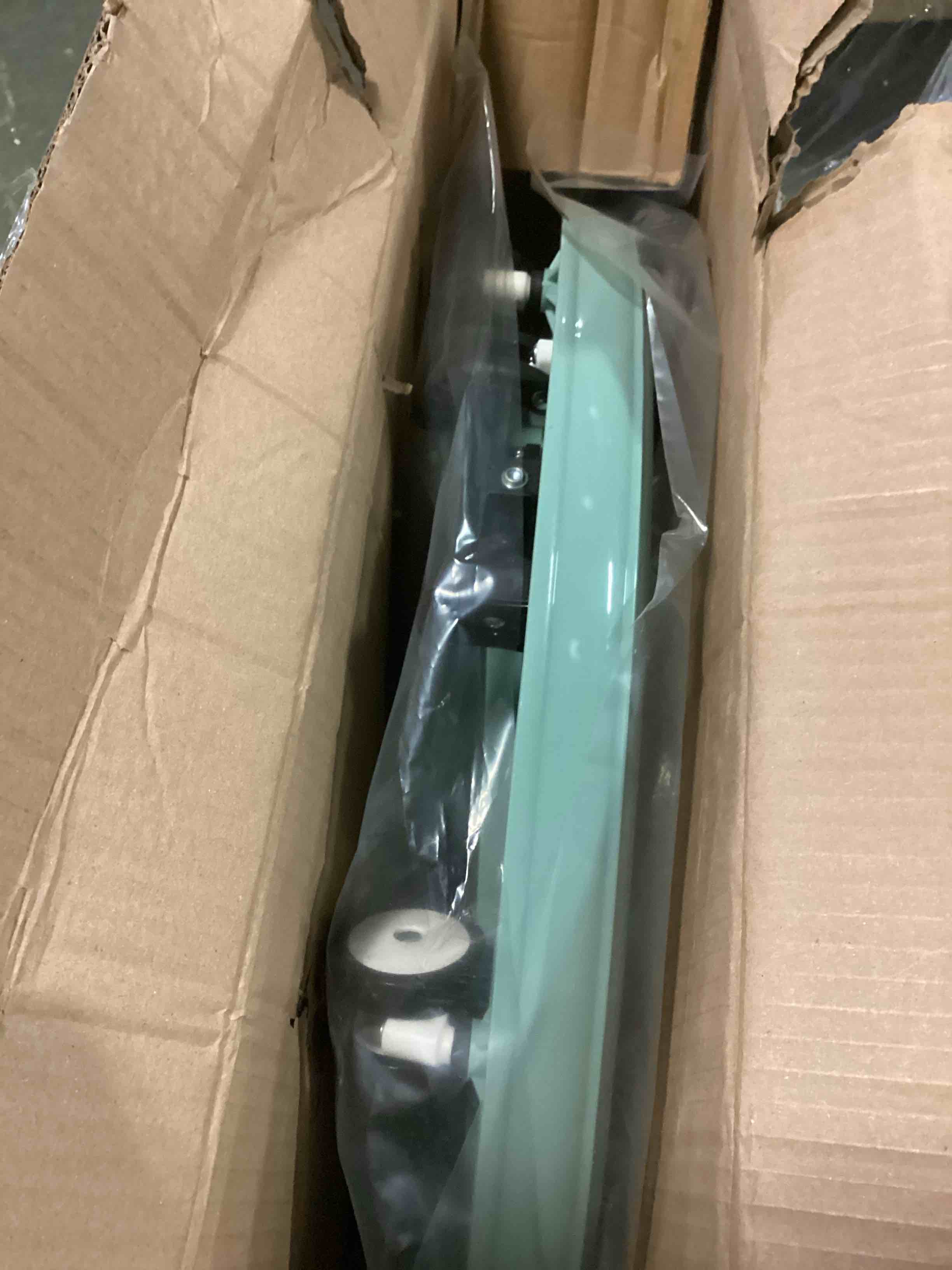 https://s3.amazonaws.com/lotting-images-prod/bidfta/BLU5383004_1702989779493.jpeg