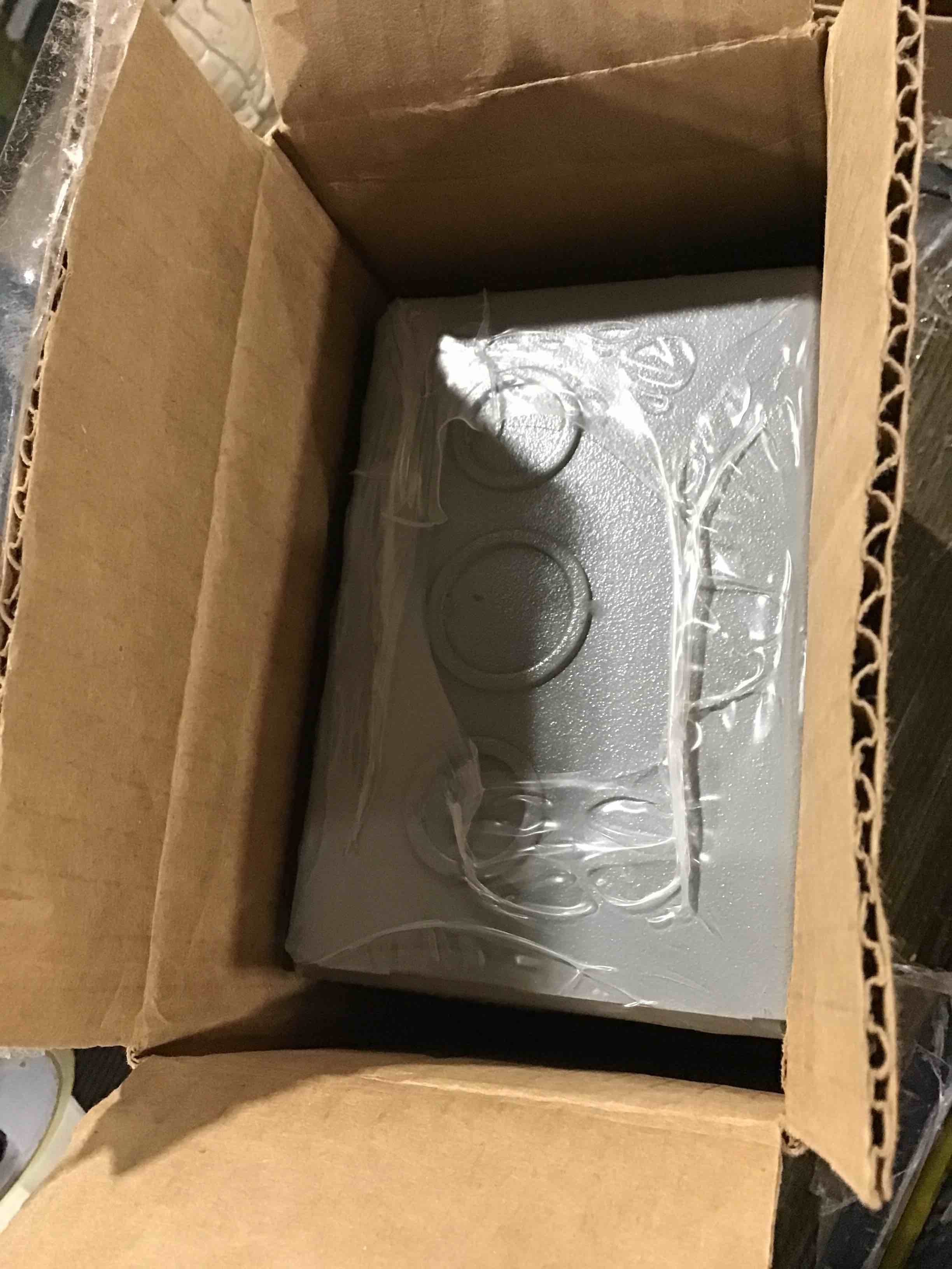 https://s3.amazonaws.com/lotting-images-prod/bidfta/BLU5384741_1692281645983.jpeg