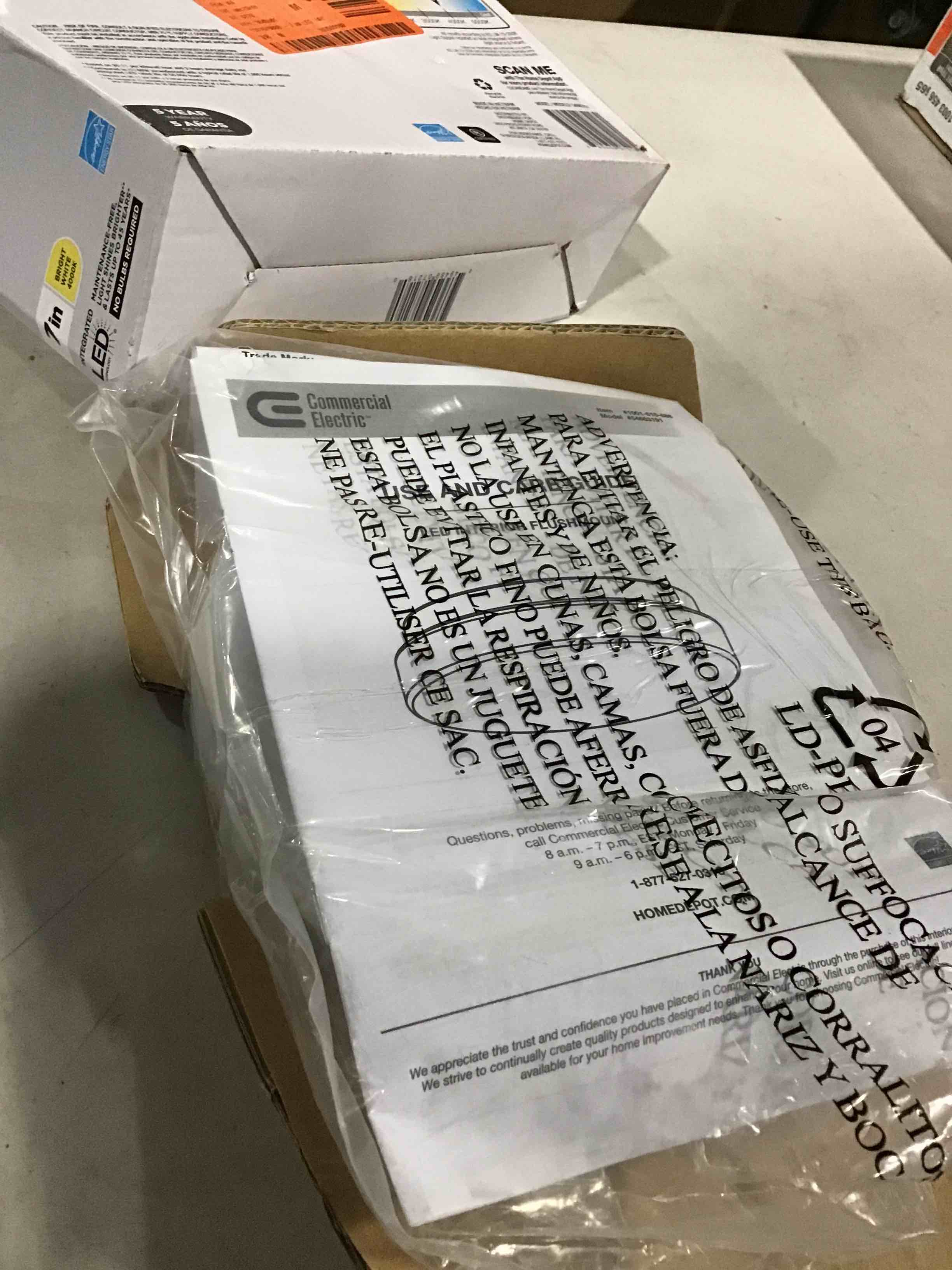 https://s3.amazonaws.com/lotting-images-prod/bidfta/BLU5389304_1693418905530.jpeg