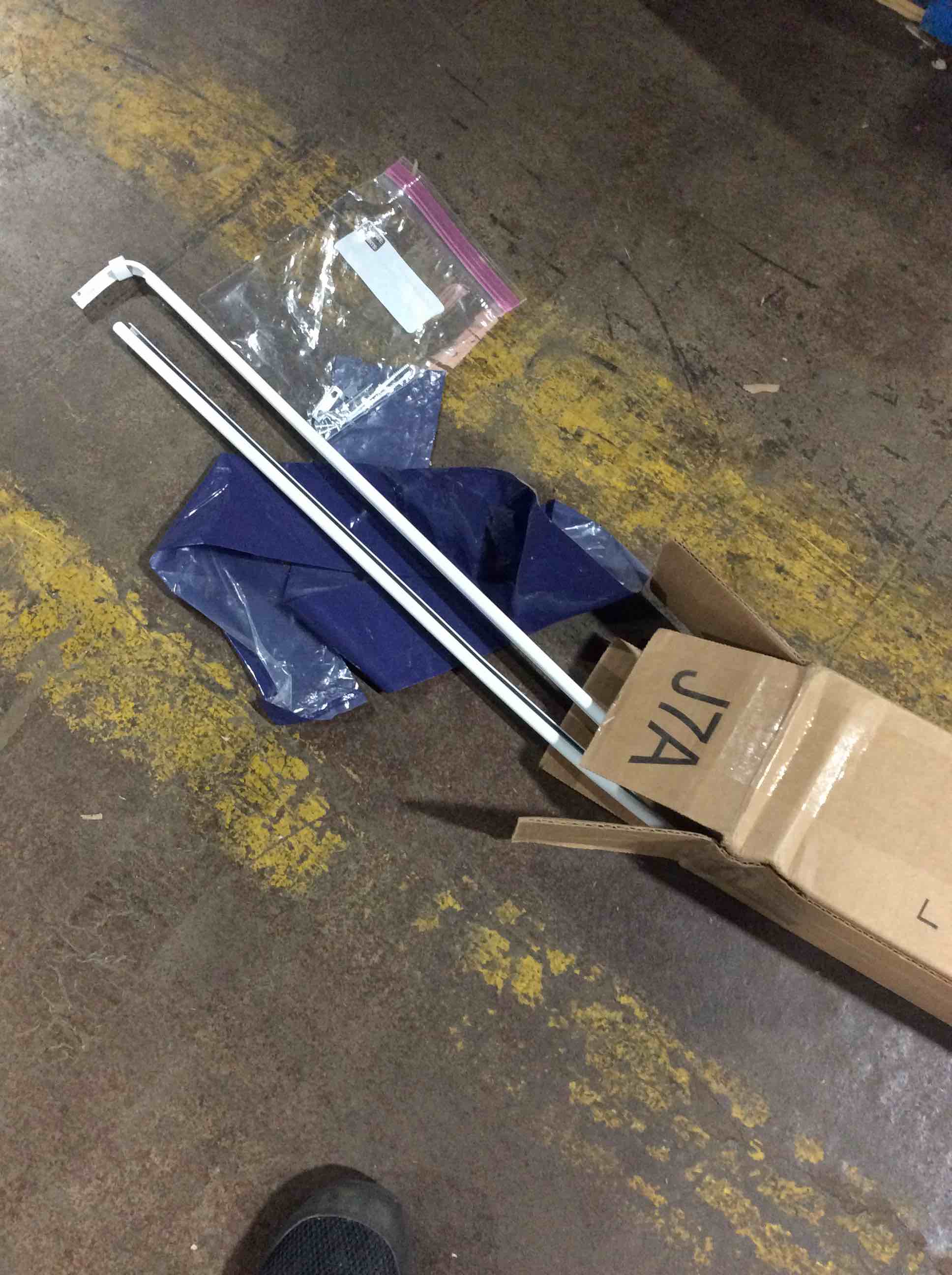 https://s3.amazonaws.com/lotting-images-prod/bidfta/BLU5390585_1695748609319.jpeg