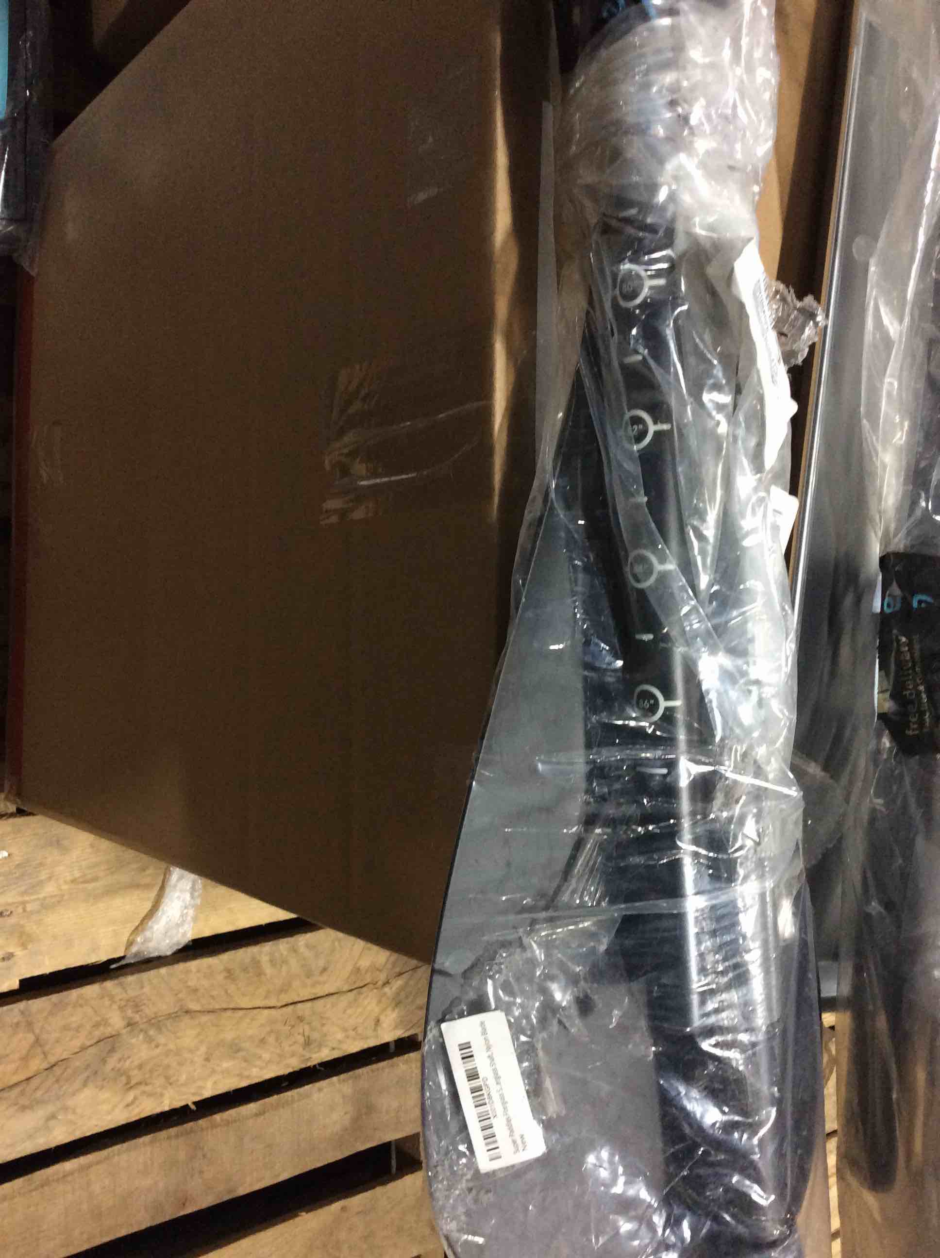 https://s3.amazonaws.com/lotting-images-prod/bidfta/BLU5390625_1695758408558.jpeg