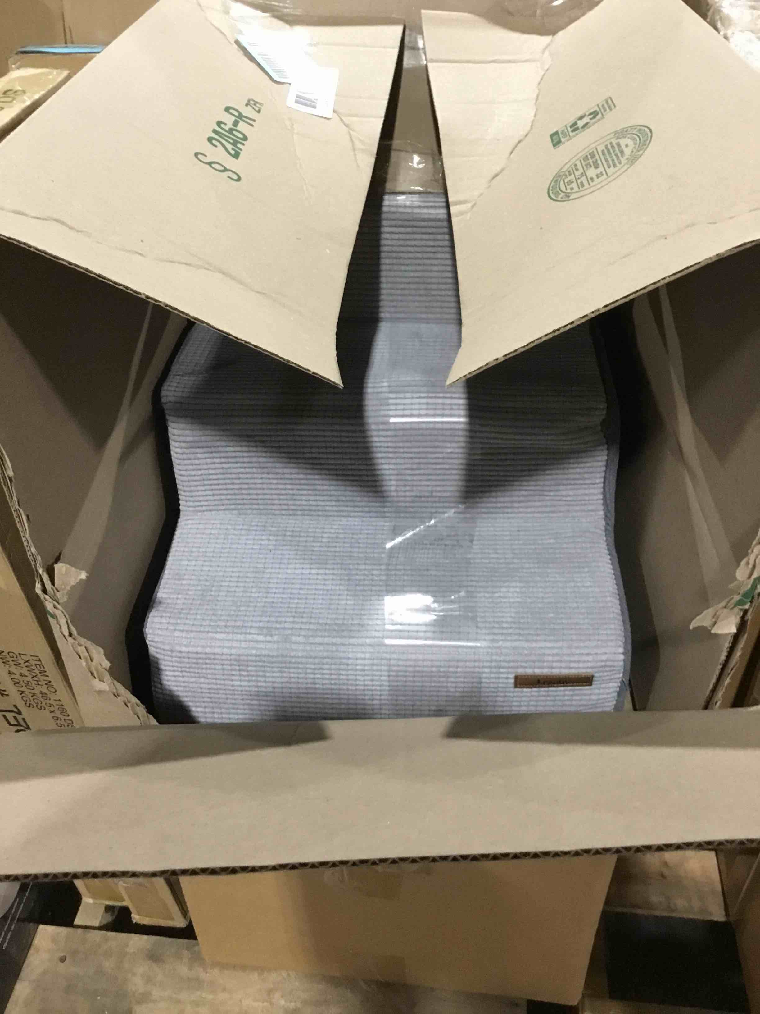 https://s3.amazonaws.com/lotting-images-prod/bidfta/BLU5394713_1695298465559.jpeg