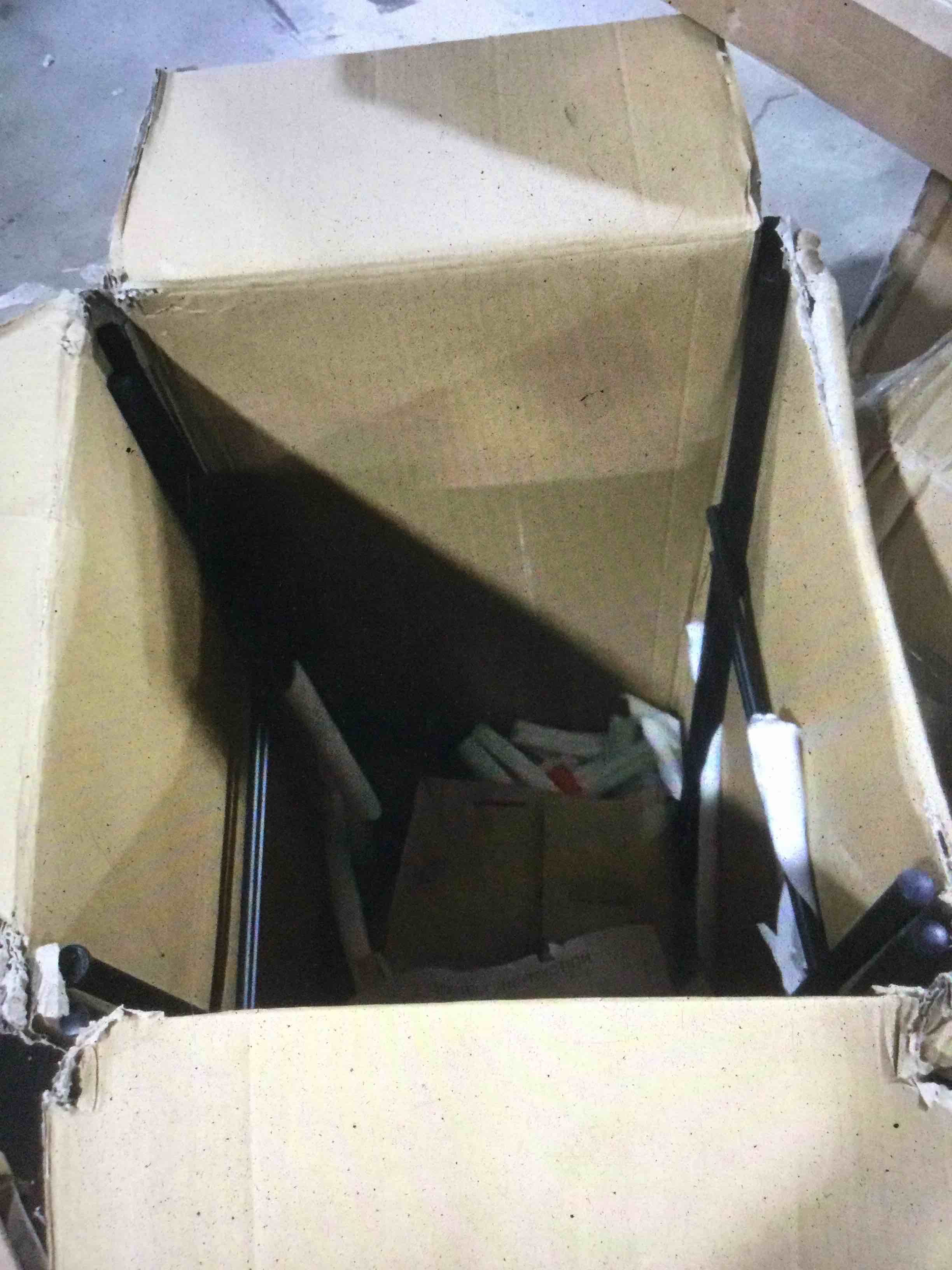 https://s3.amazonaws.com/lotting-images-prod/bidfta/BLU5394750_1695219712869.jpeg